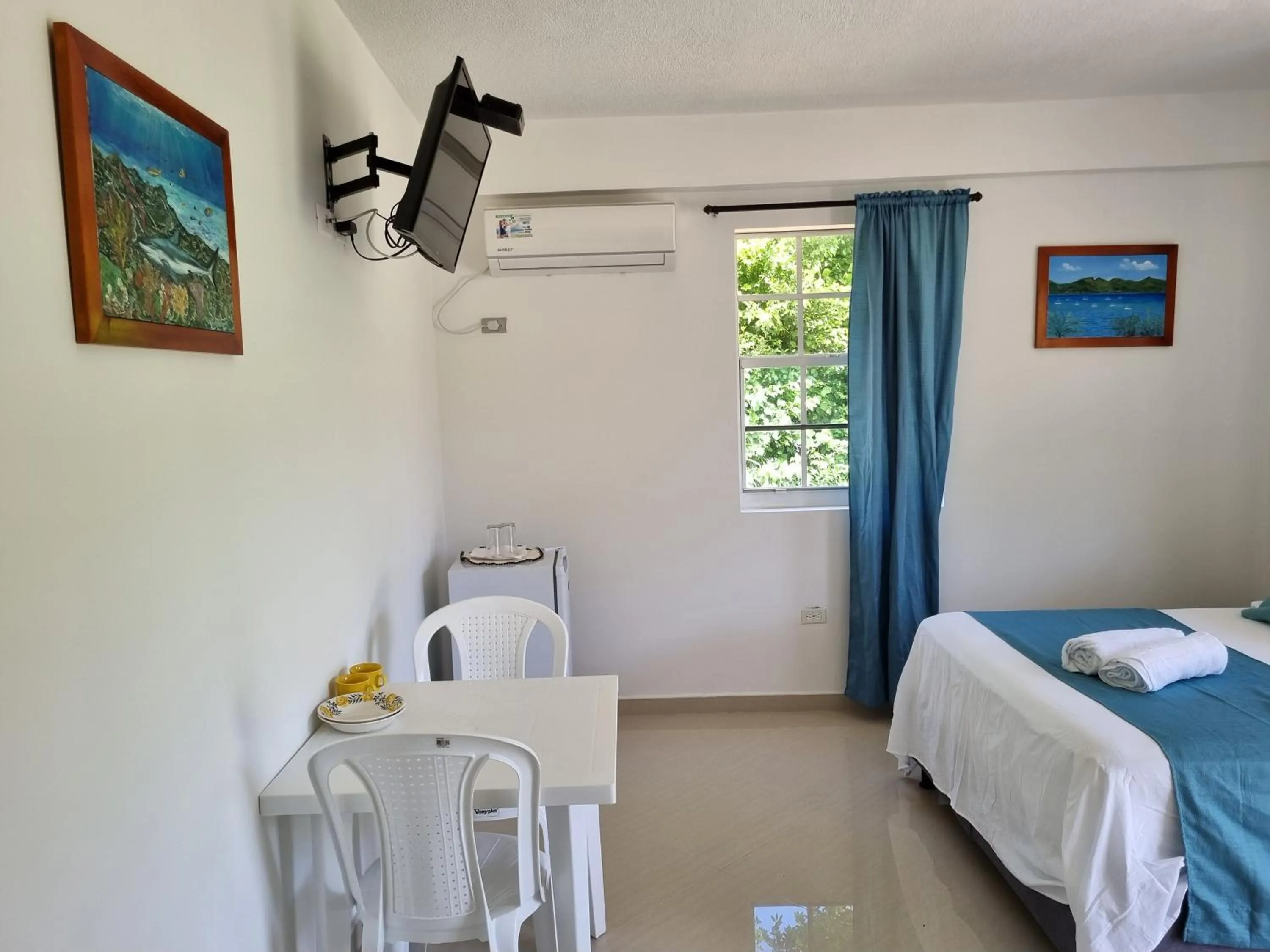 Bed in Shell Sea B & B