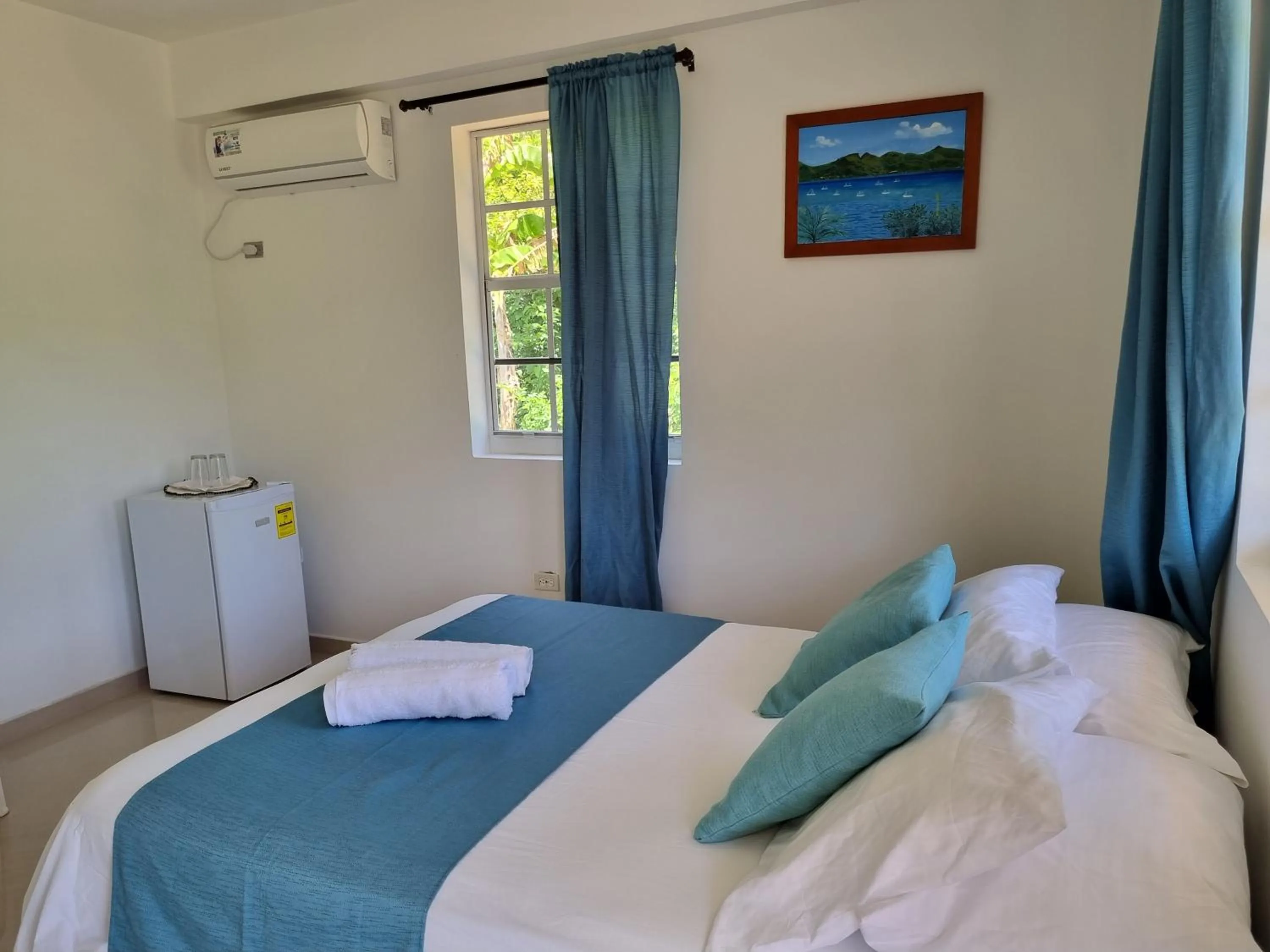 Bed in Shell Sea B & B