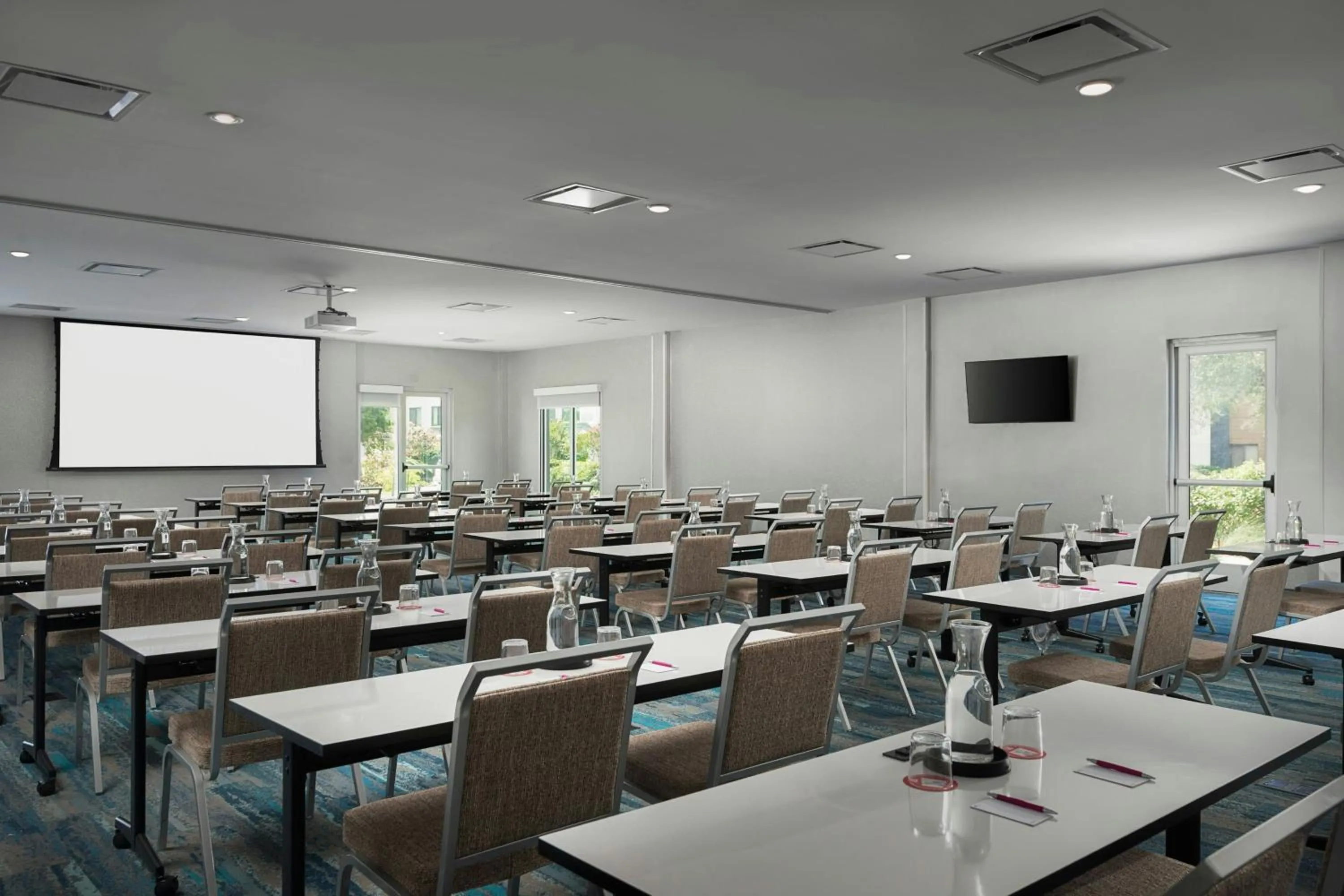 Meeting/conference room in Aloft DFW Airport North