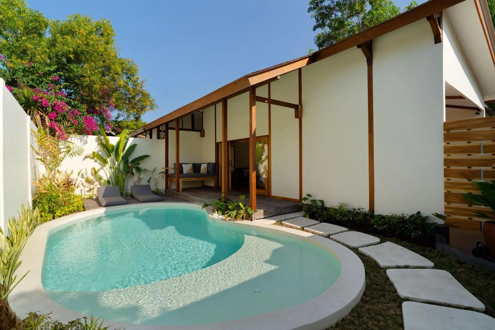 Gili Teak Beach Front Resort