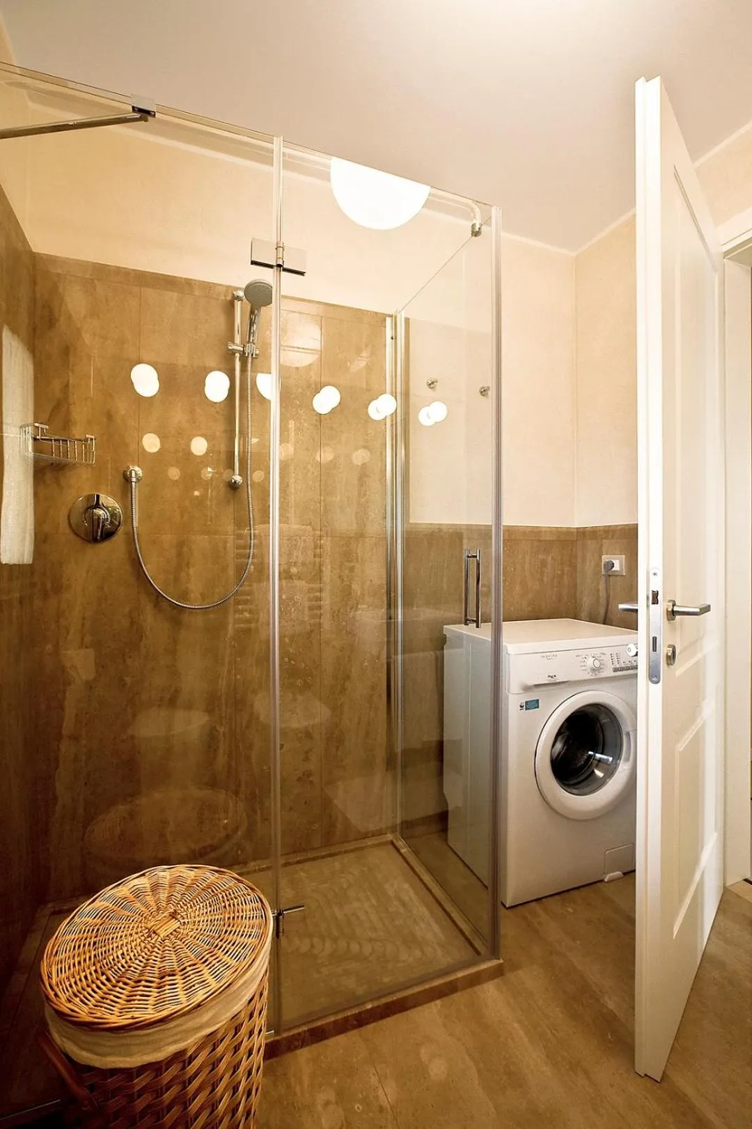 Shower in Aparthotel La Pineta