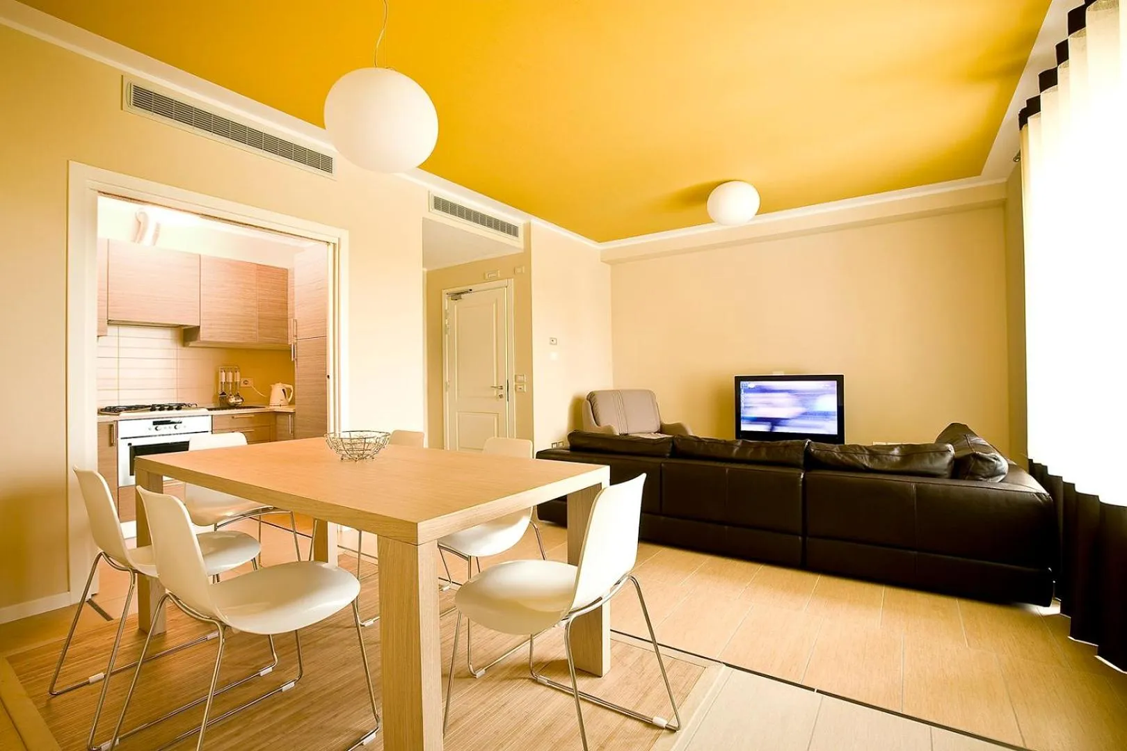 Kitchen or kitchenette in Aparthotel La Pineta