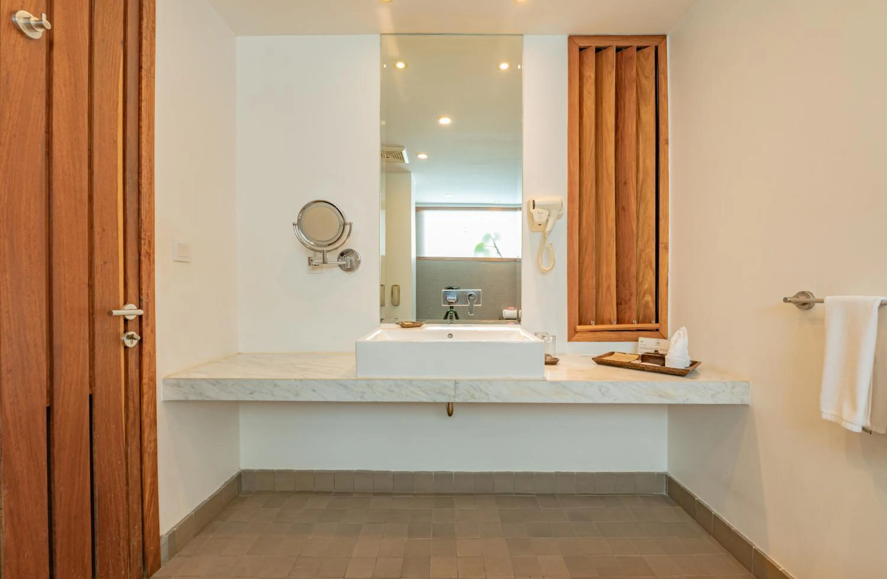 Bathroom in Hotel Somadevi Angkor Boutique and Resort