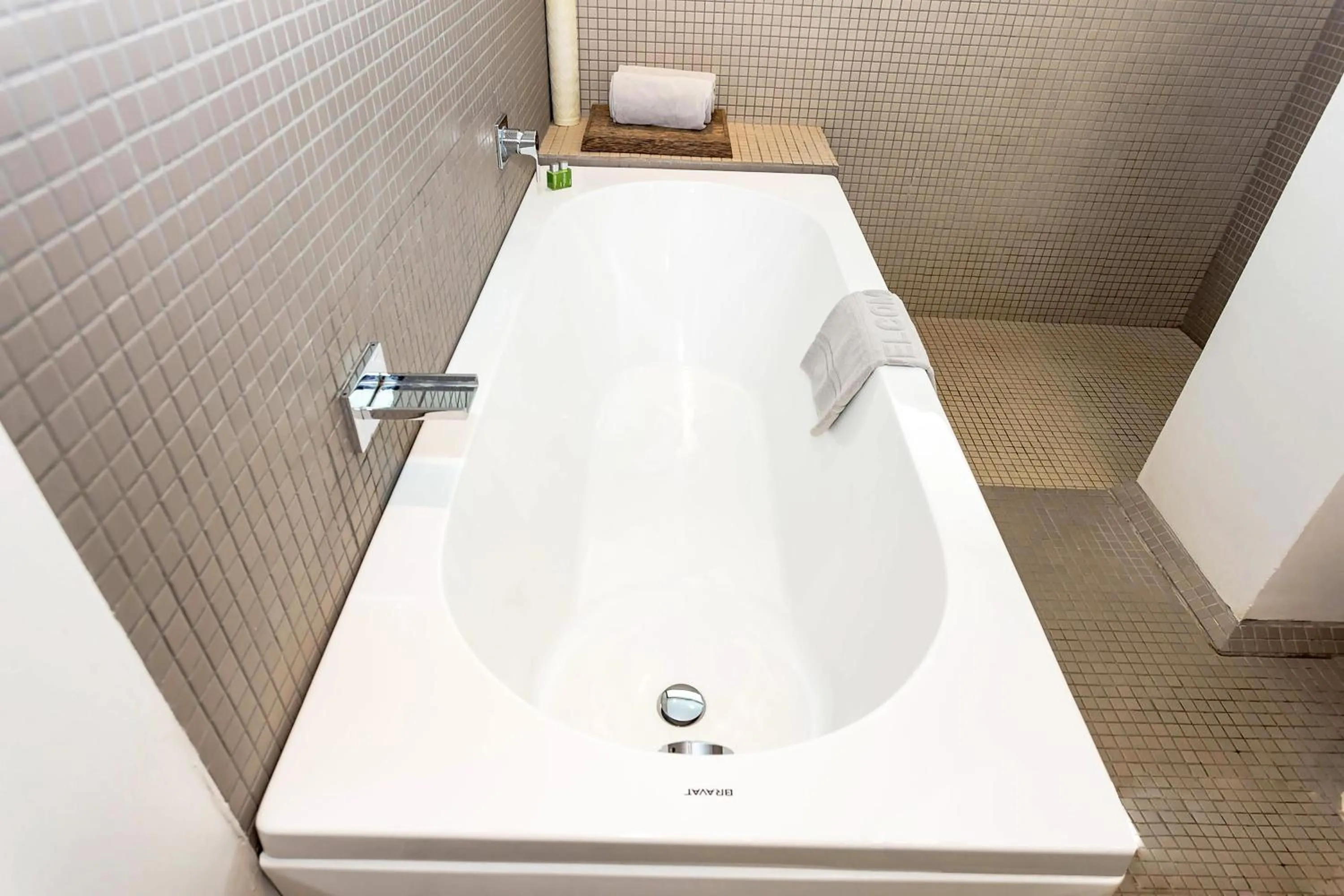 Bathroom in Hotel Somadevi Angkor Boutique and Resort