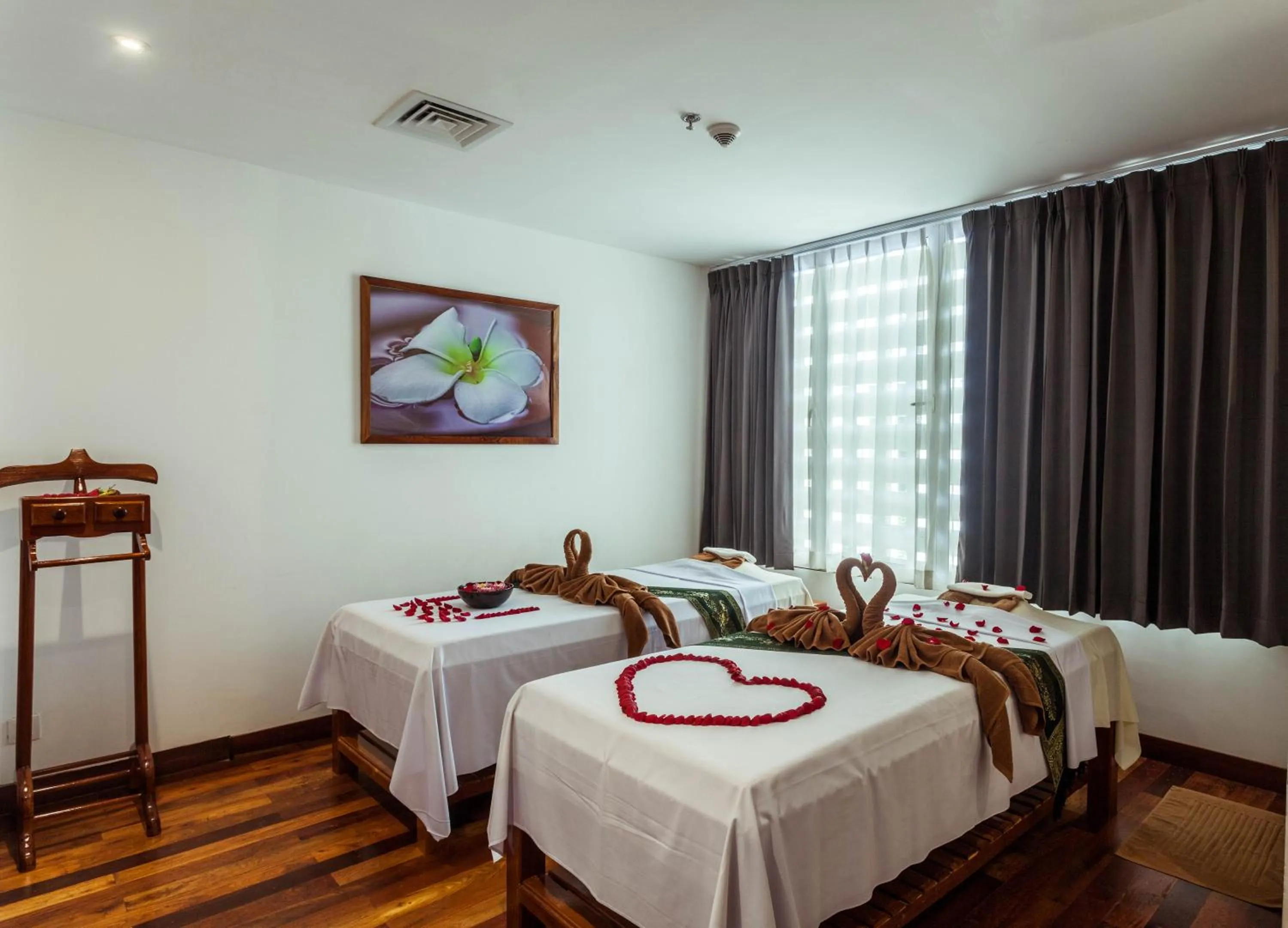 Massage, Bed in Hotel Somadevi Angkor Boutique and Resort