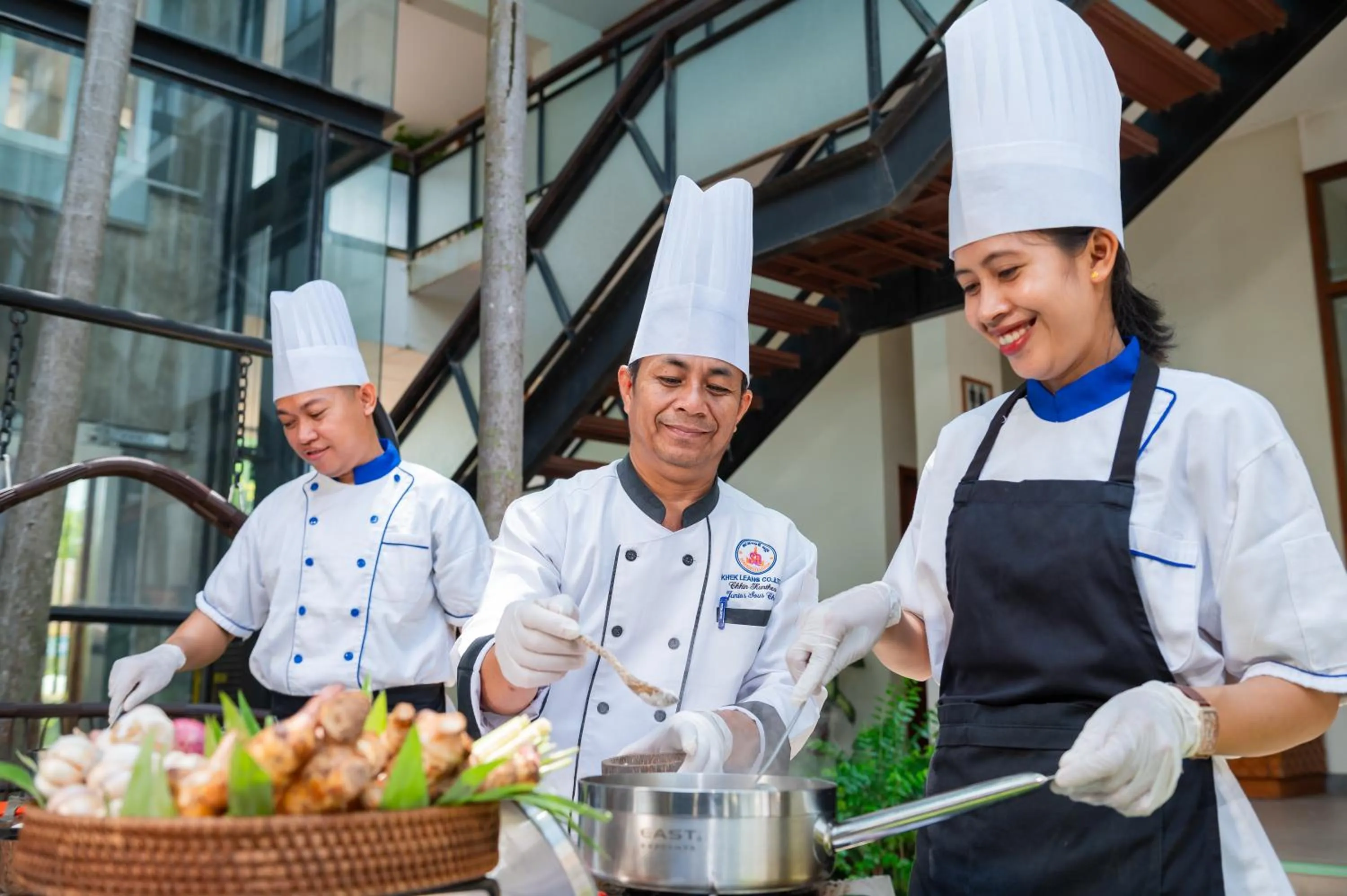 Restaurant/places to eat in Hotel Somadevi Angkor Boutique and Resort