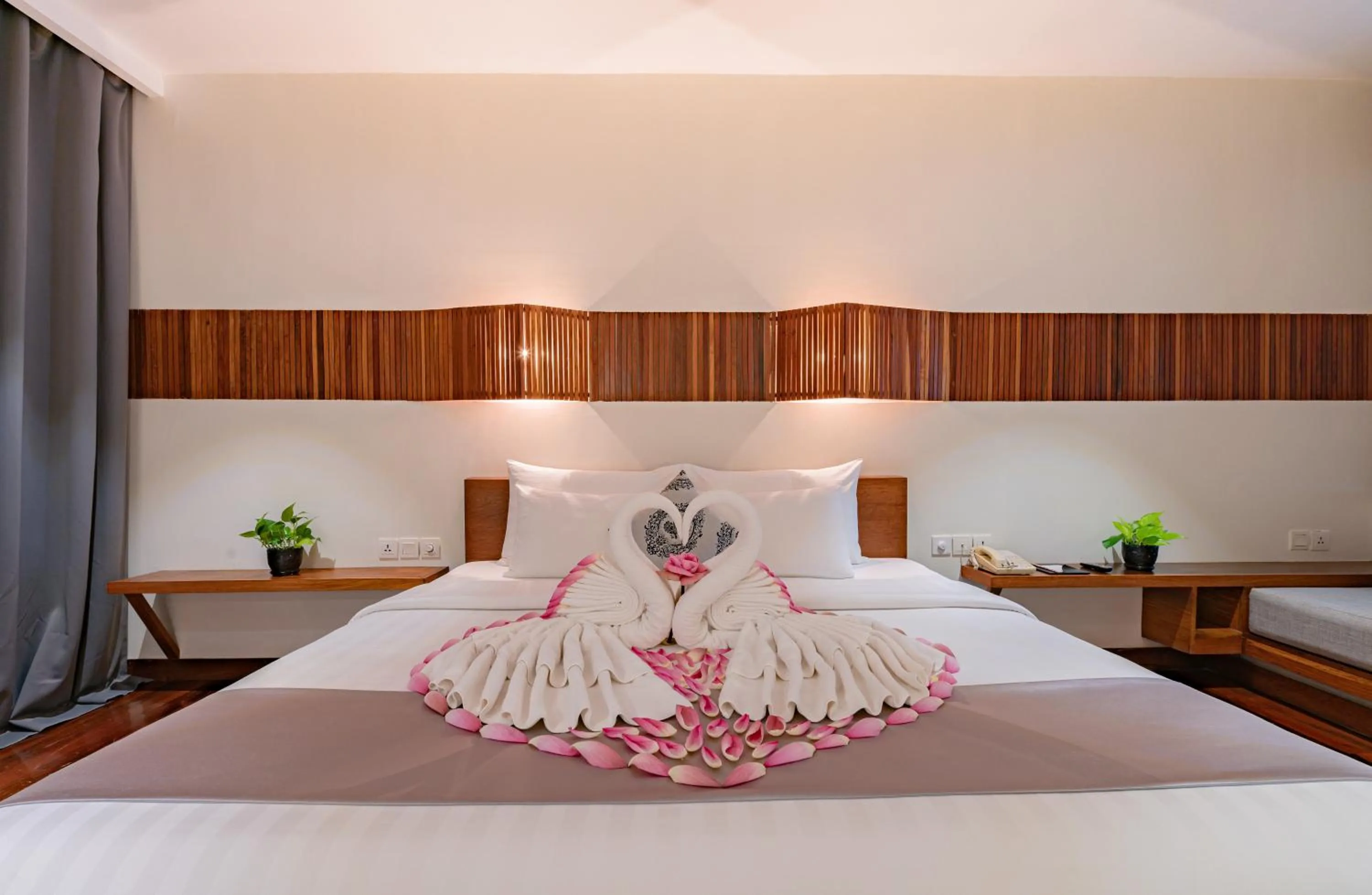 Bed in Hotel Somadevi Angkor Boutique and Resort