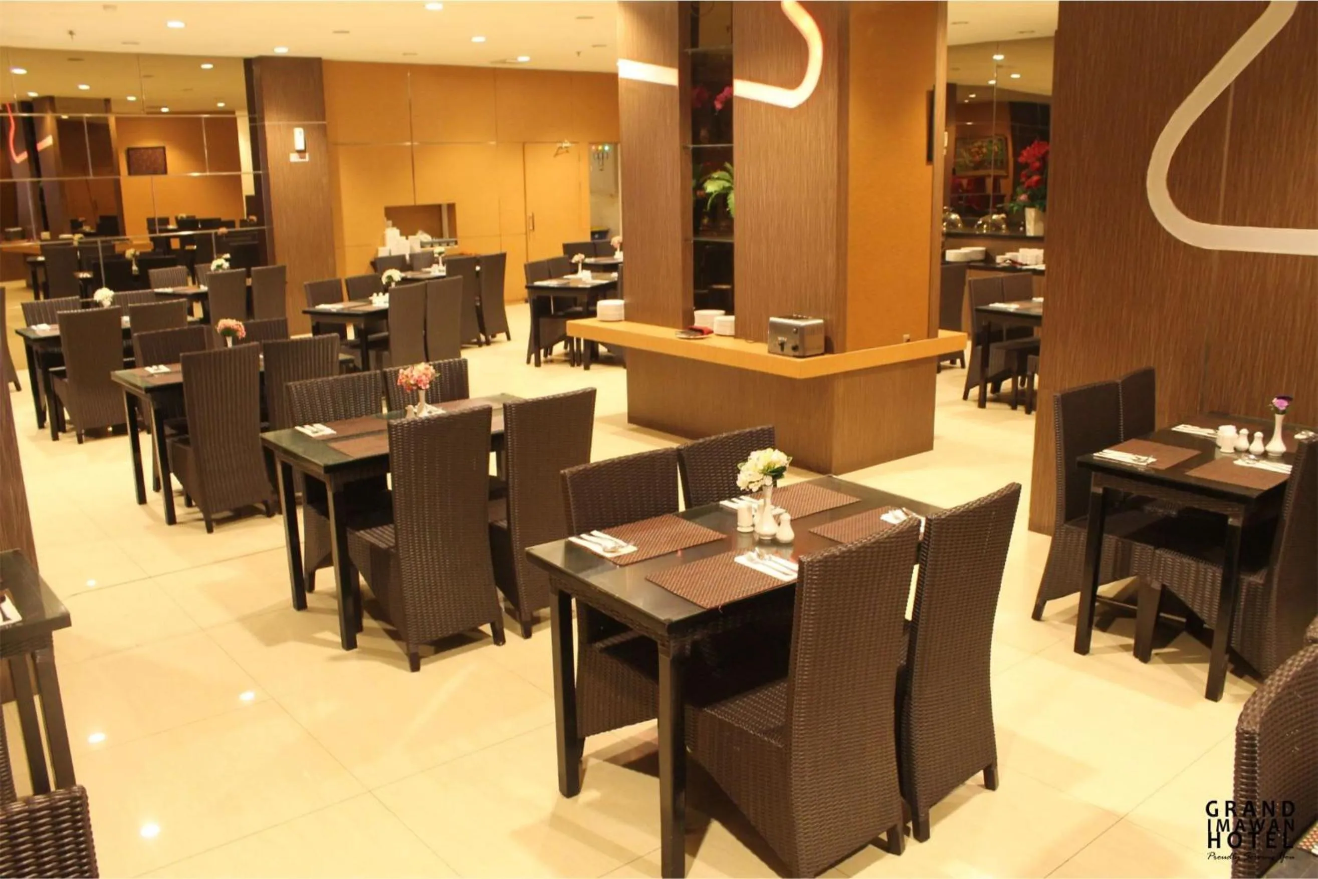 Restaurant/Places to Eat in Grand Imawan Hotel