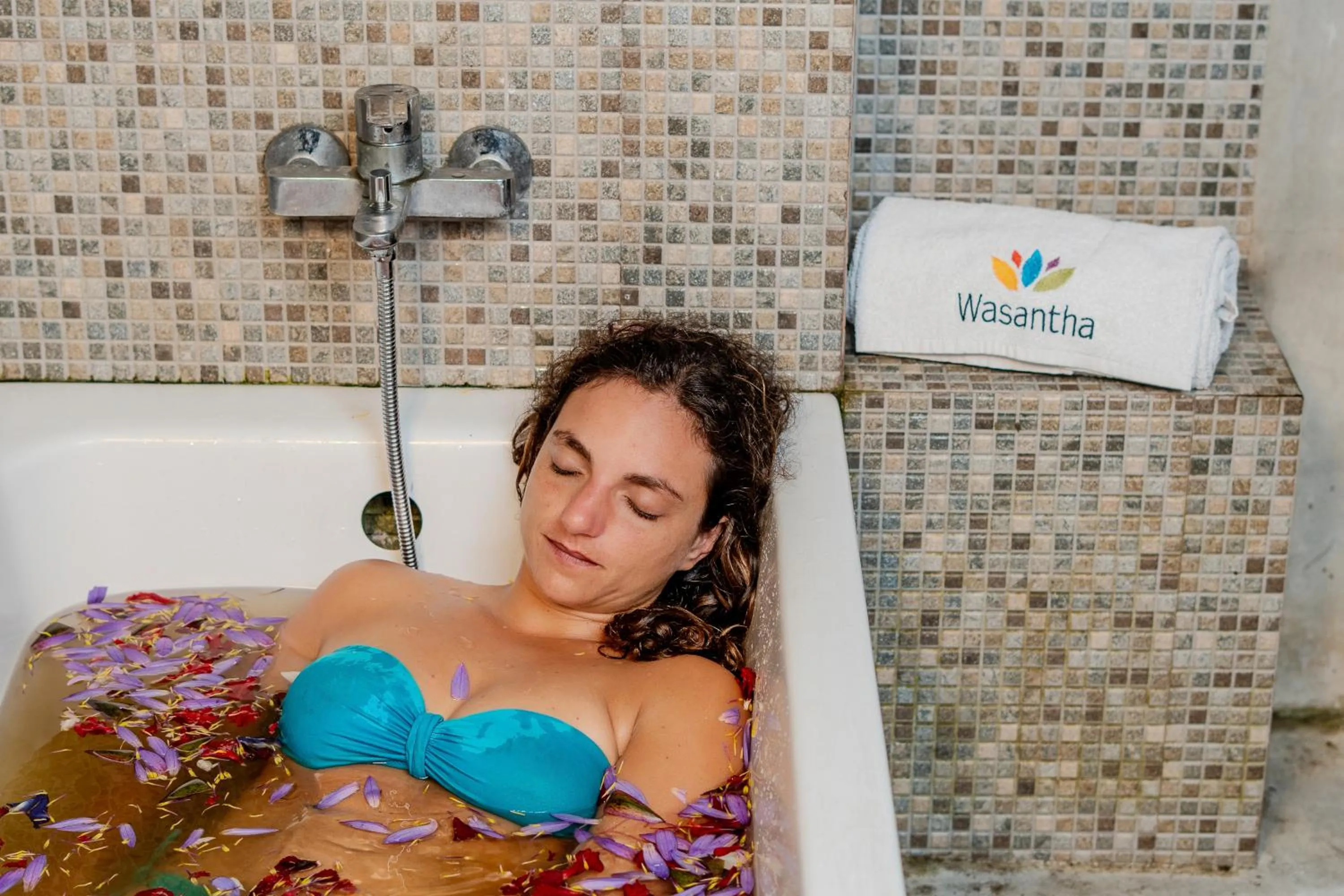 People in Wasantha Garden Hotel Restaurant & Ayurvedic Treatment