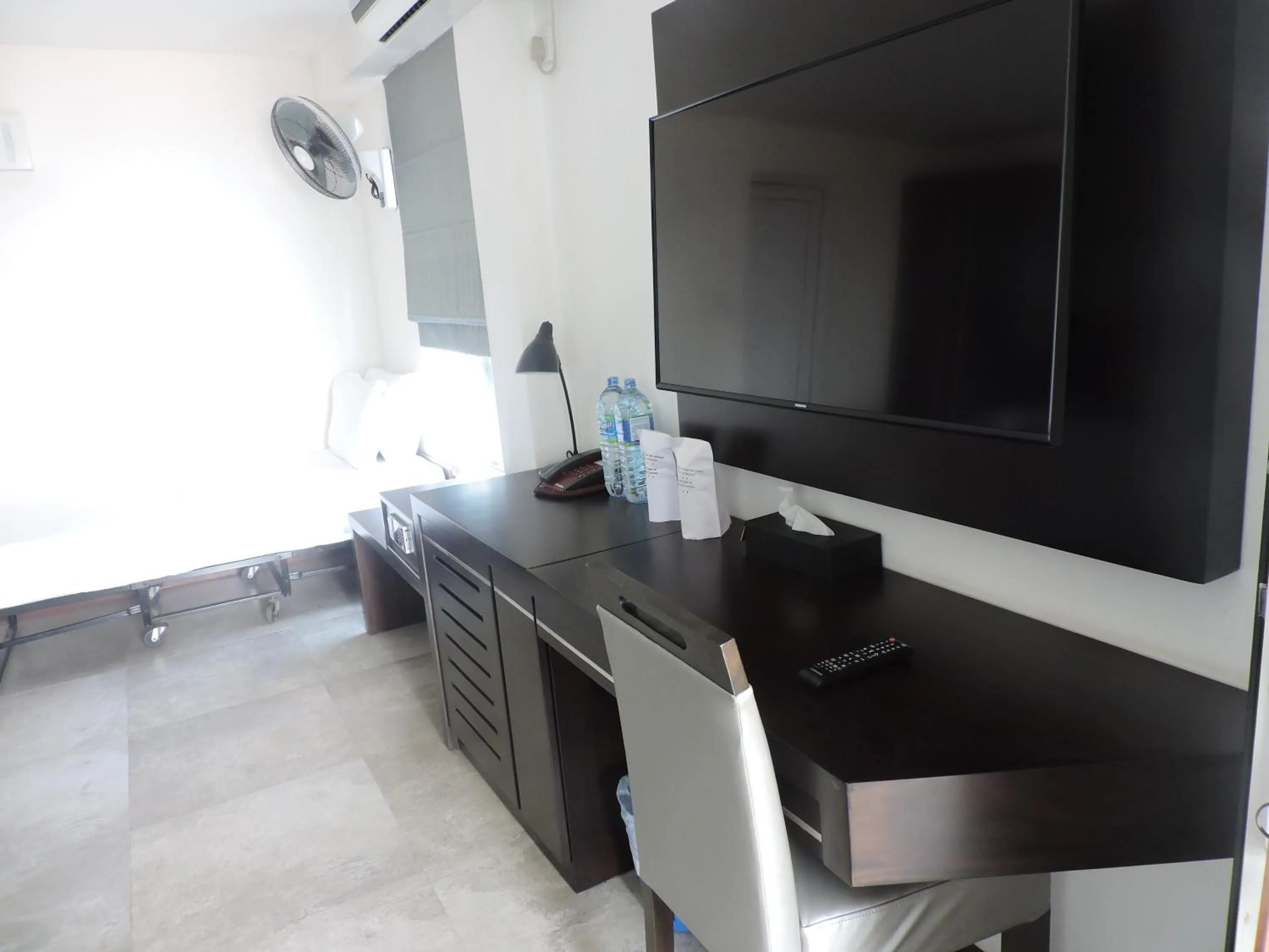 TV and multimedia in Joe's Resort Unawatuna