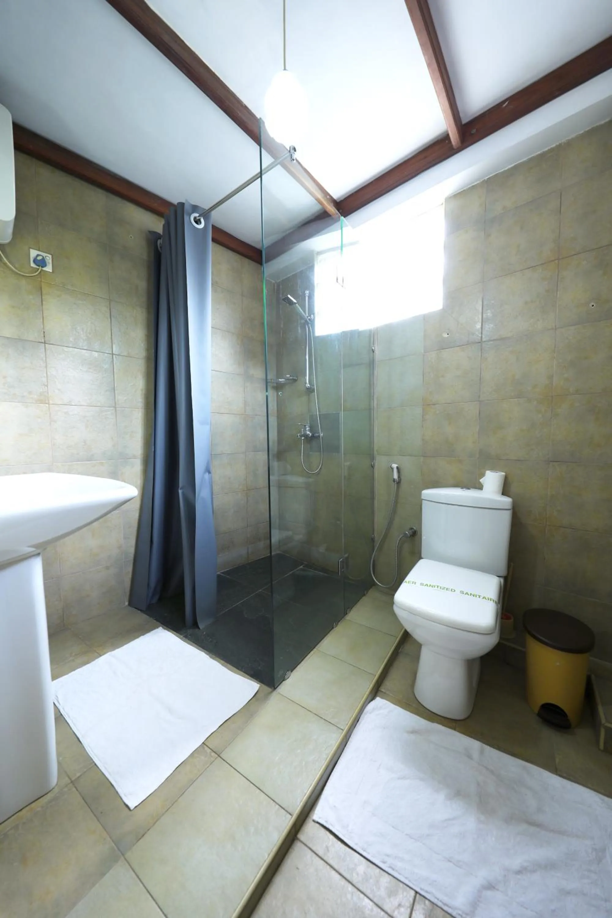 Shower in Joe's Resort Unawatuna