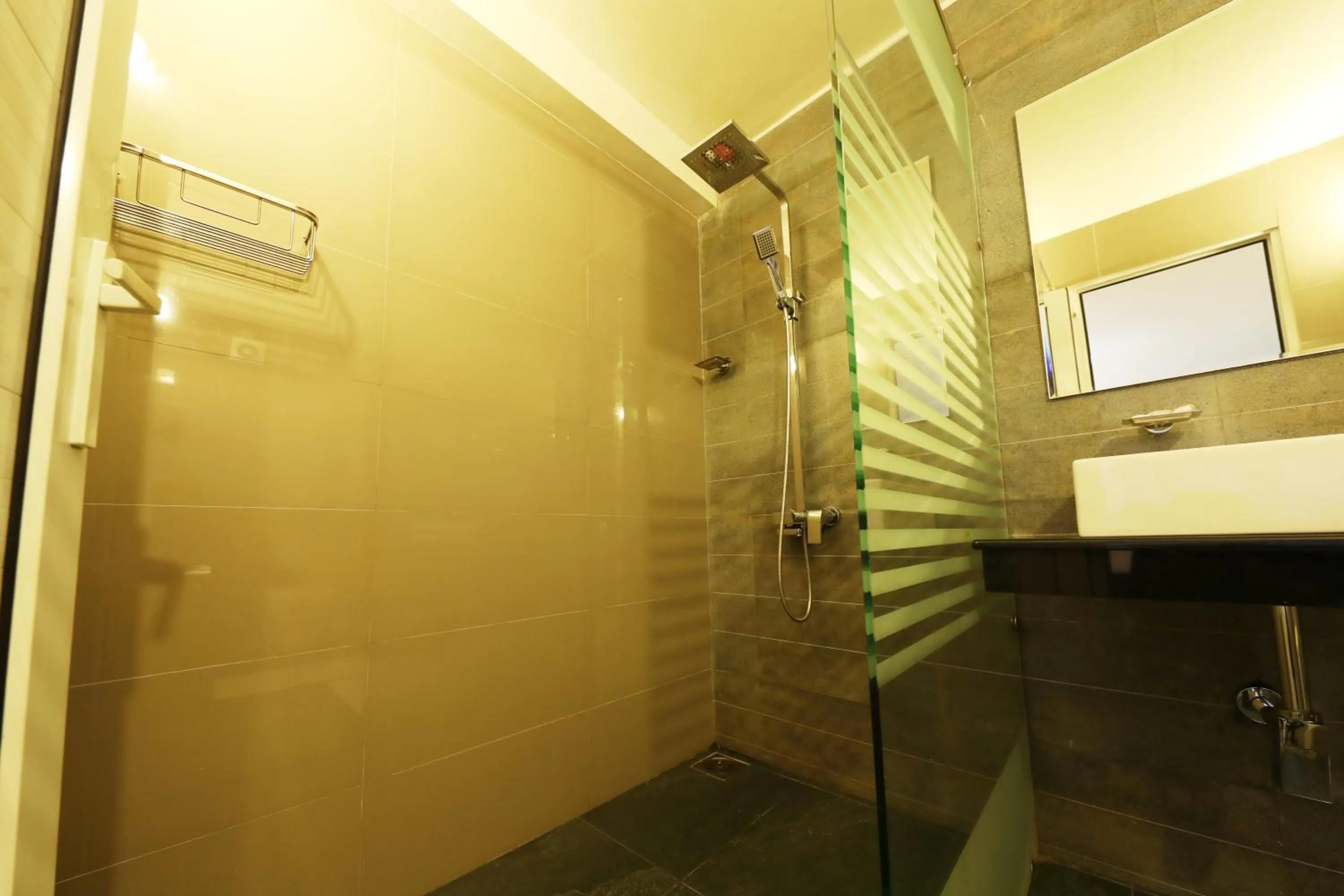 Shower in Joe's Resort Unawatuna