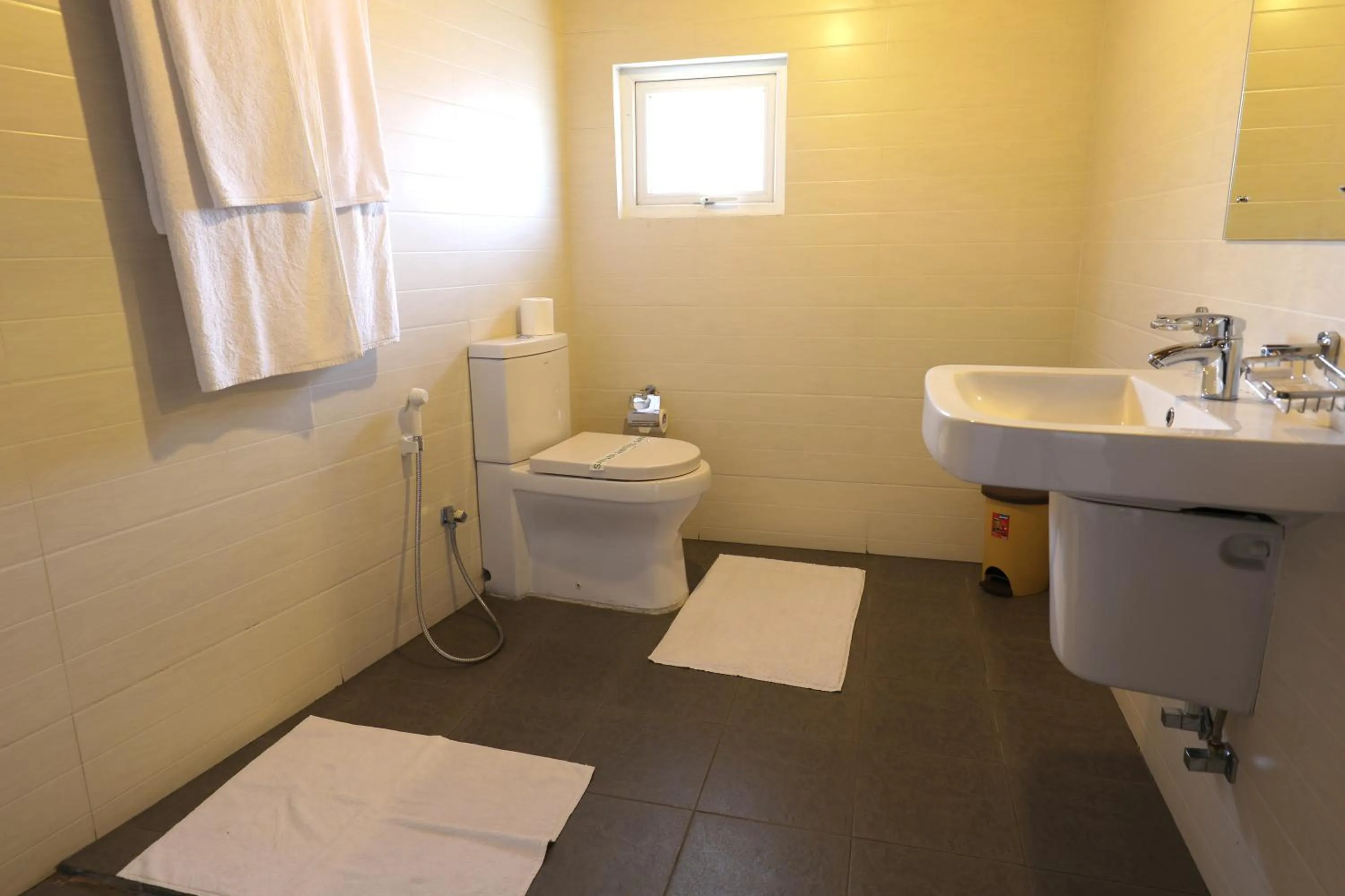 Toilet in Joe's Resort Unawatuna