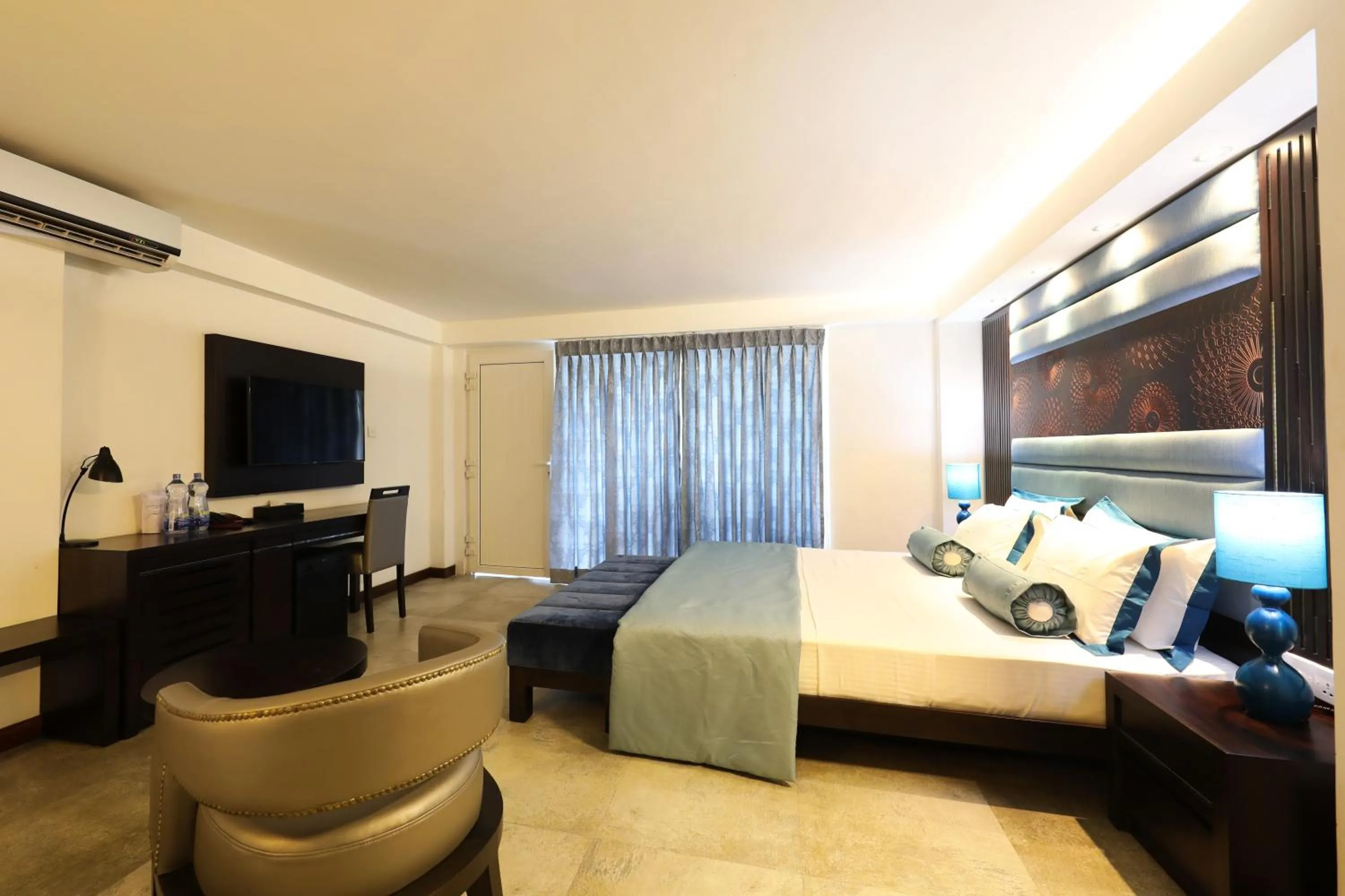 TV and multimedia, Bed in Joe's Resort Unawatuna