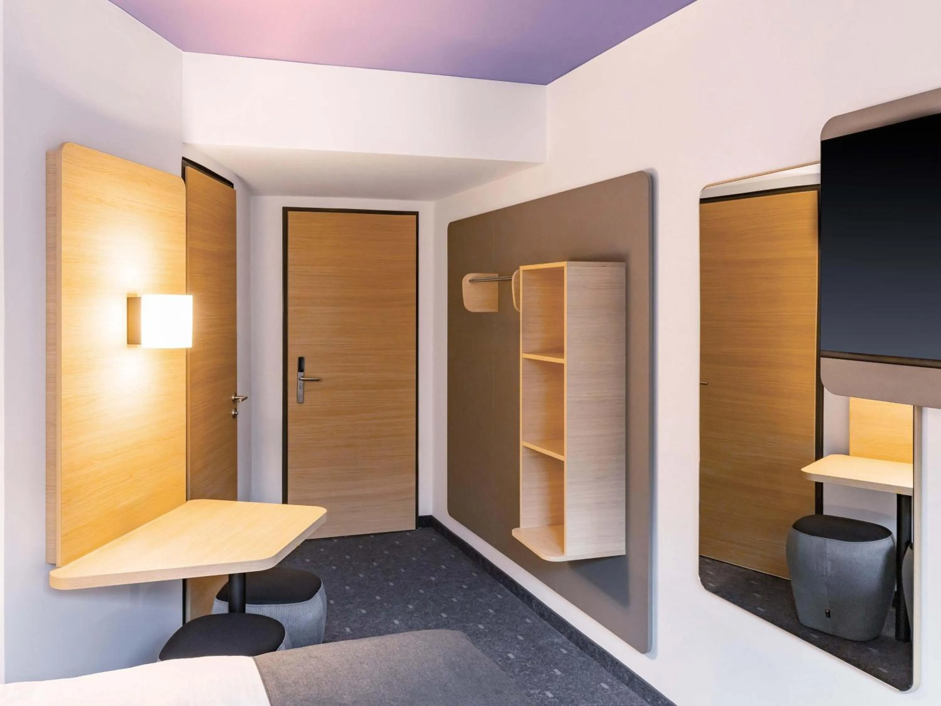 Photo of the whole room in B&B HOTEL Idar-Oberstein