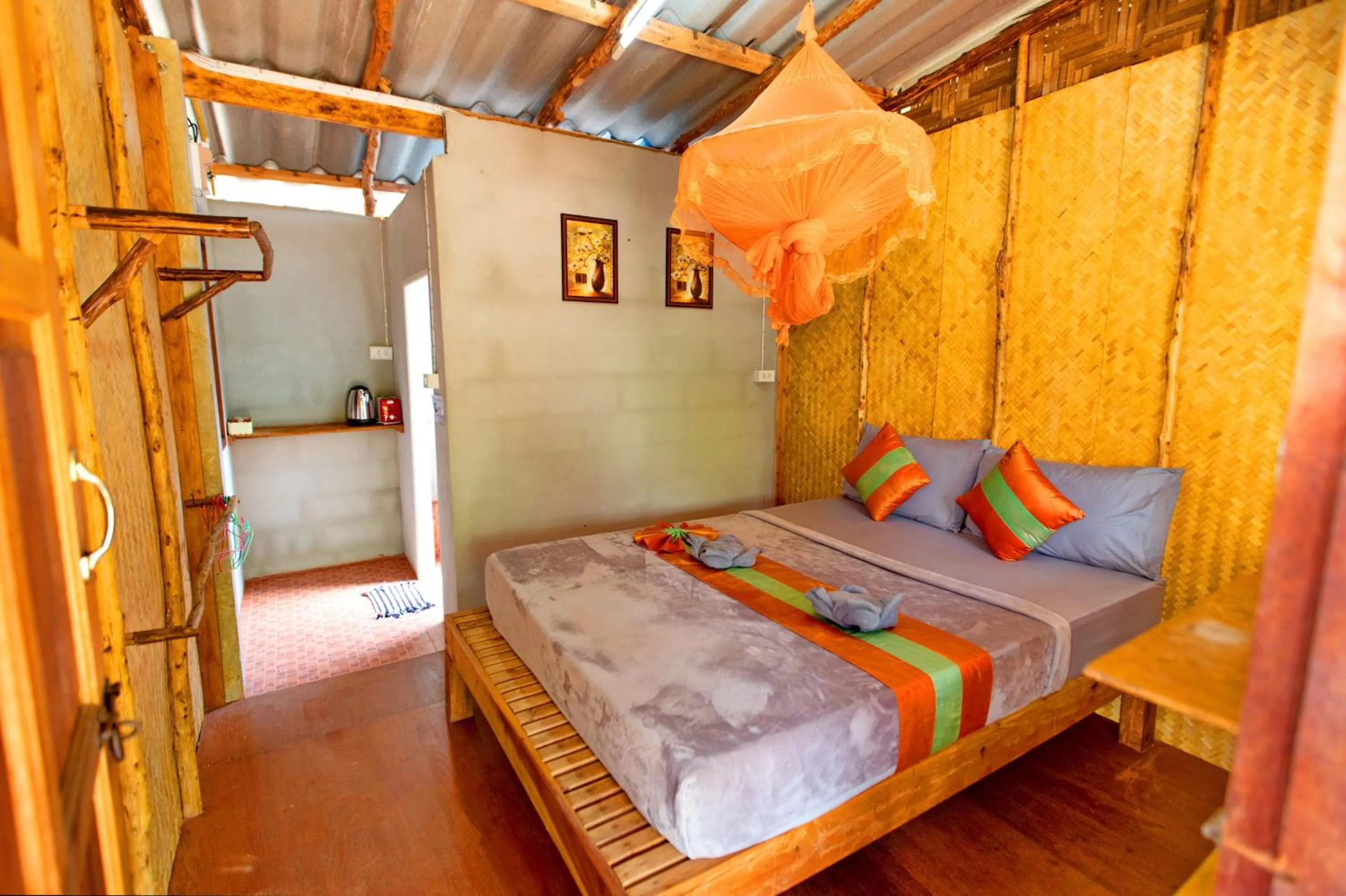 Bedroom, Bed in O k Chawkoh Bungalow