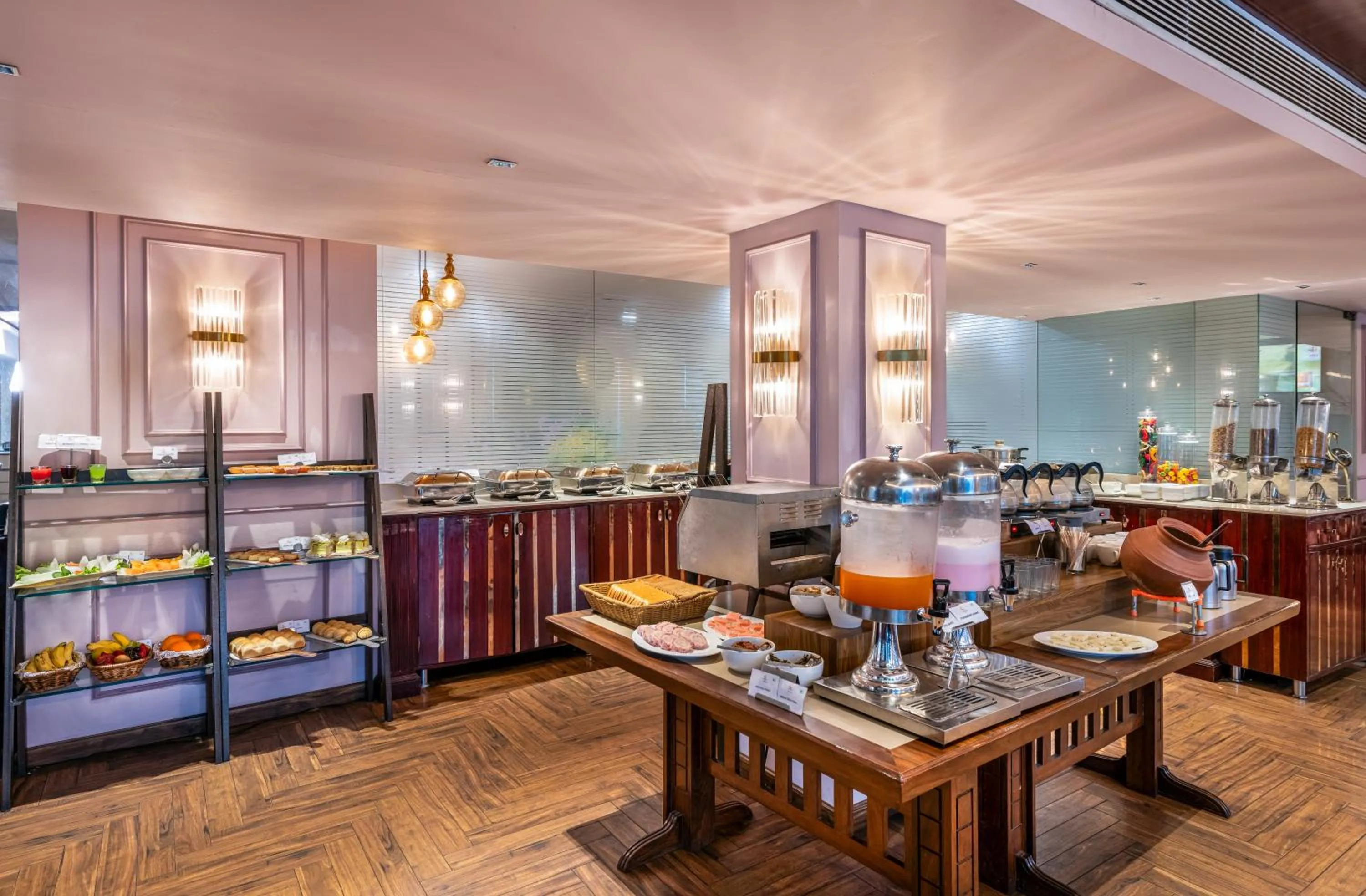 Restaurant/places to eat in Comfort Inn Alstonia