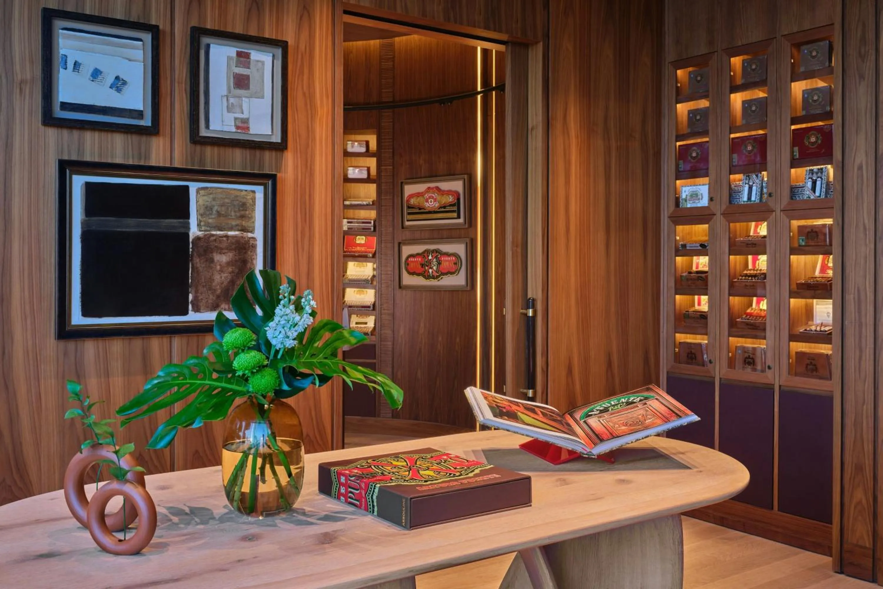 Lounge or bar in The St. Regis Cap Cana Resort