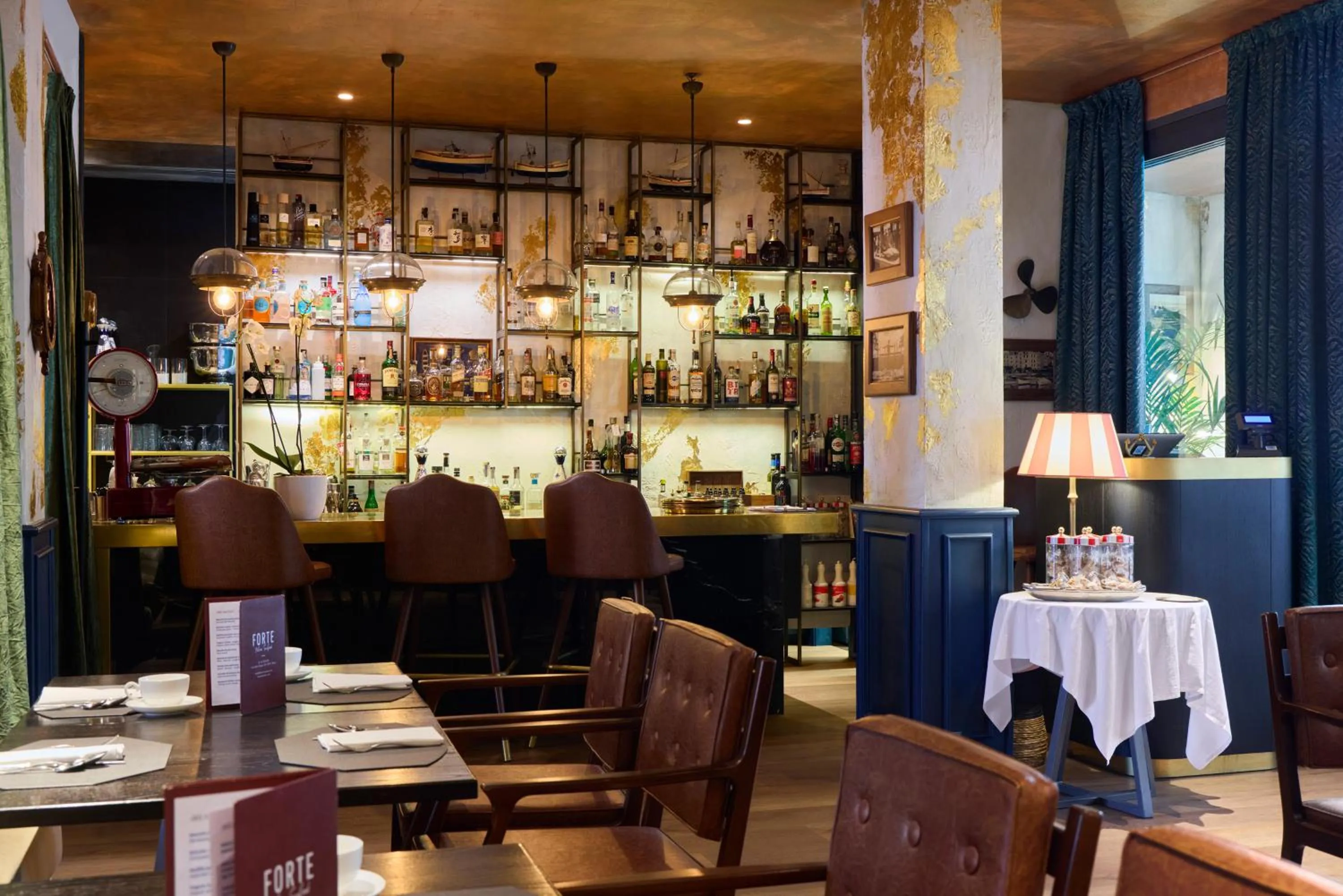 Restaurant/places to eat in NEMI Hotel Milano