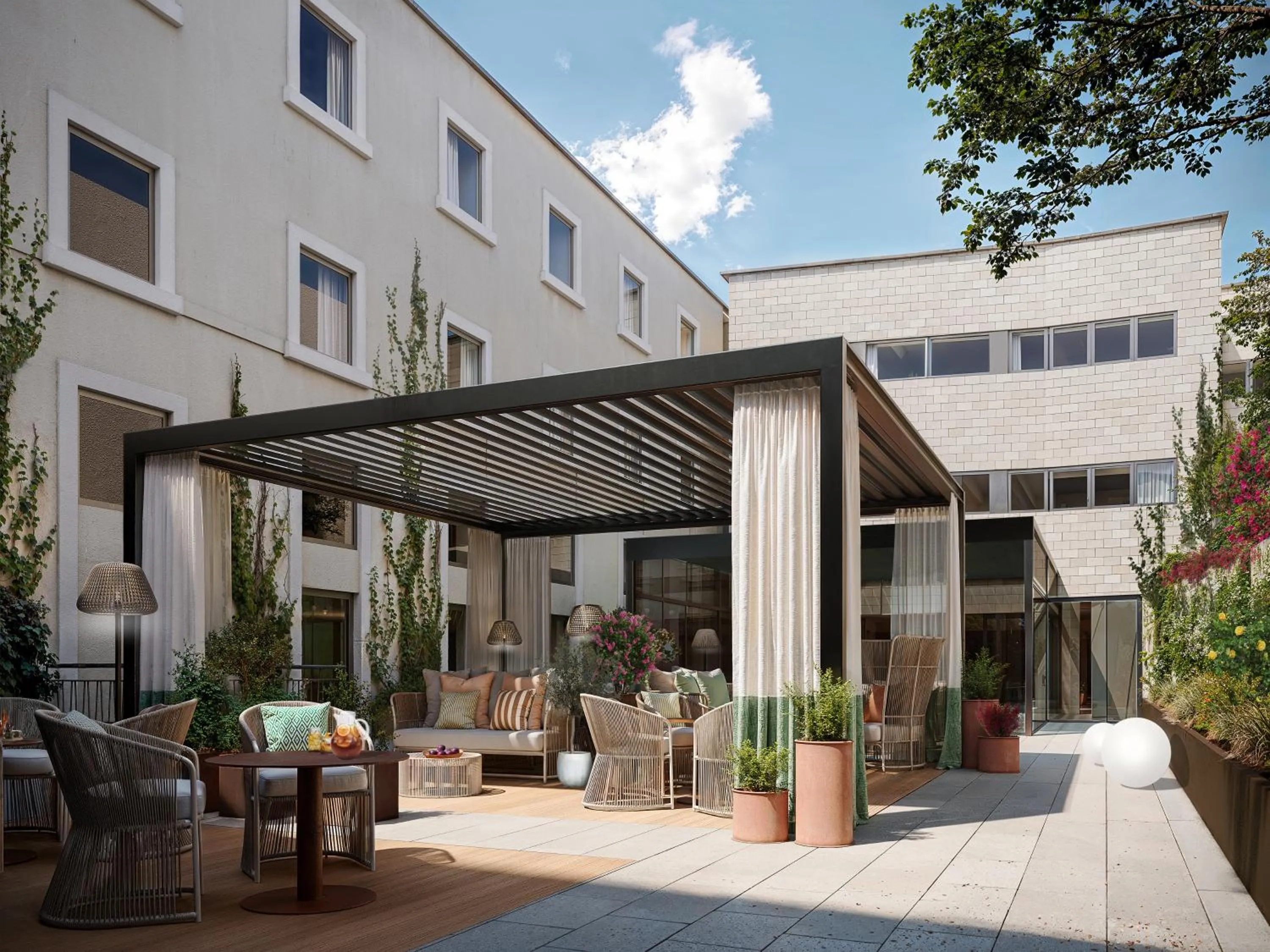 Garden view in NEMI Hotel Milano