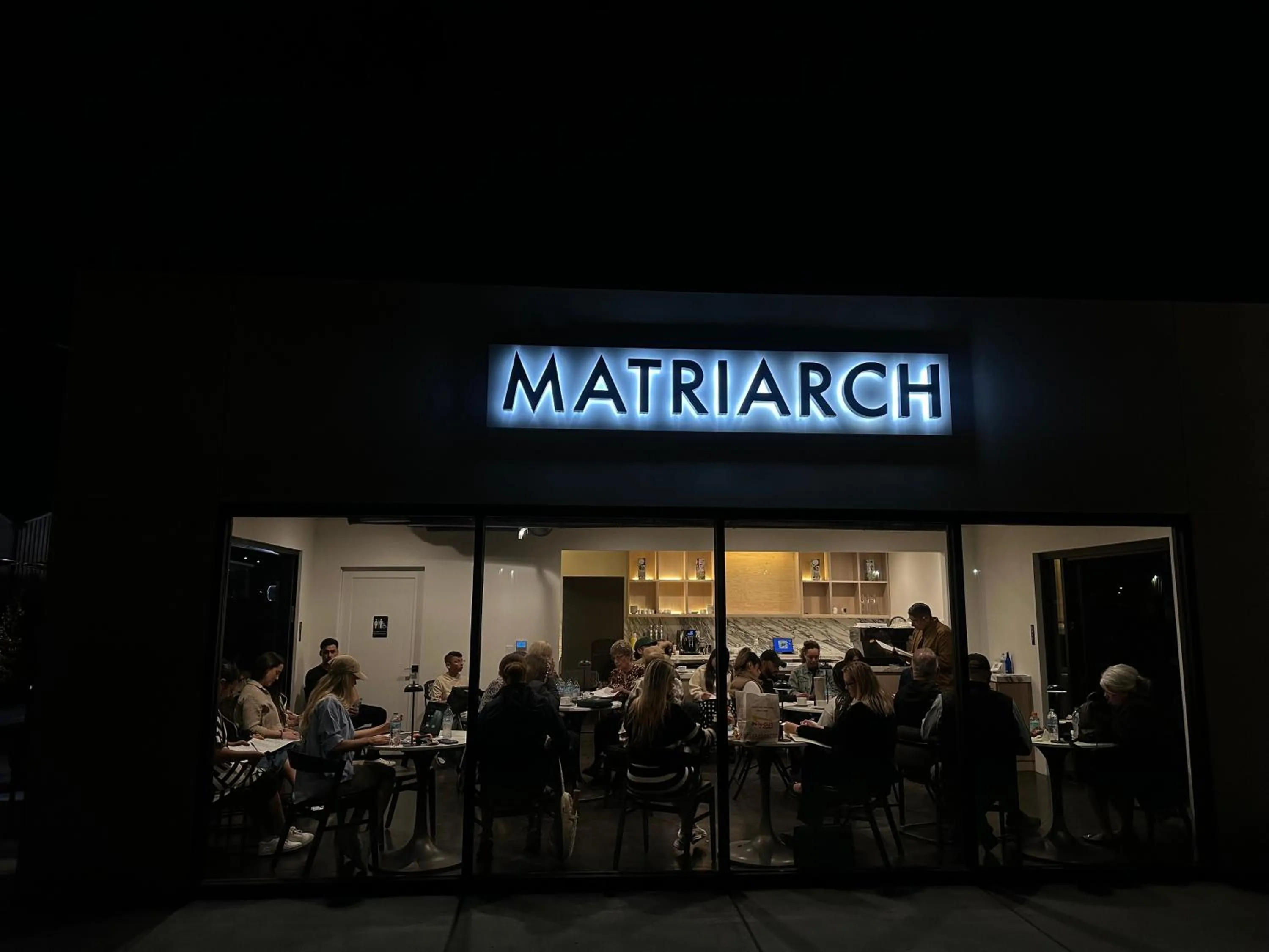 Restaurant/places to eat in Hotel Bayit