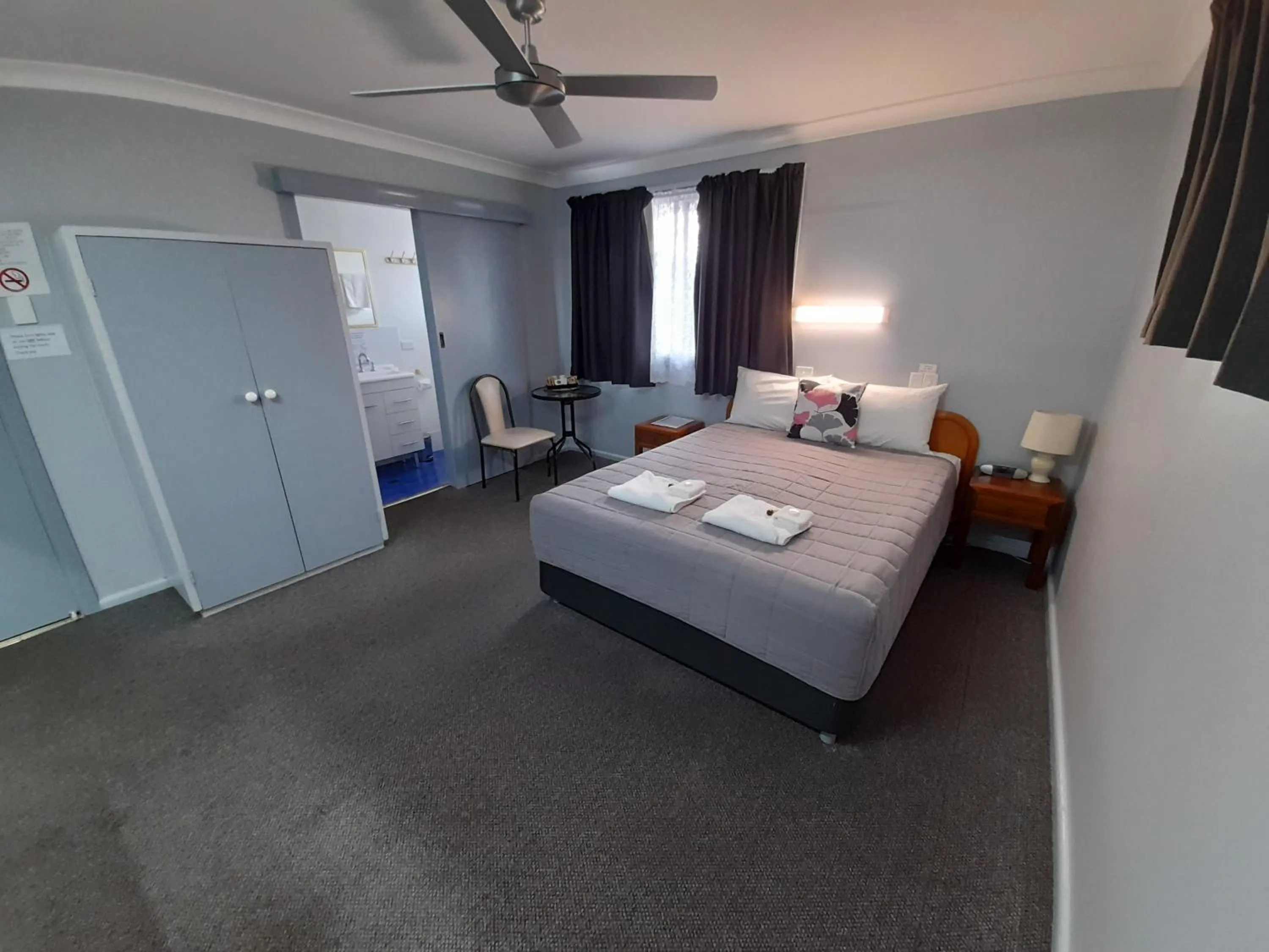 Photo of the whole room, Bed in Civic Motel Grafton