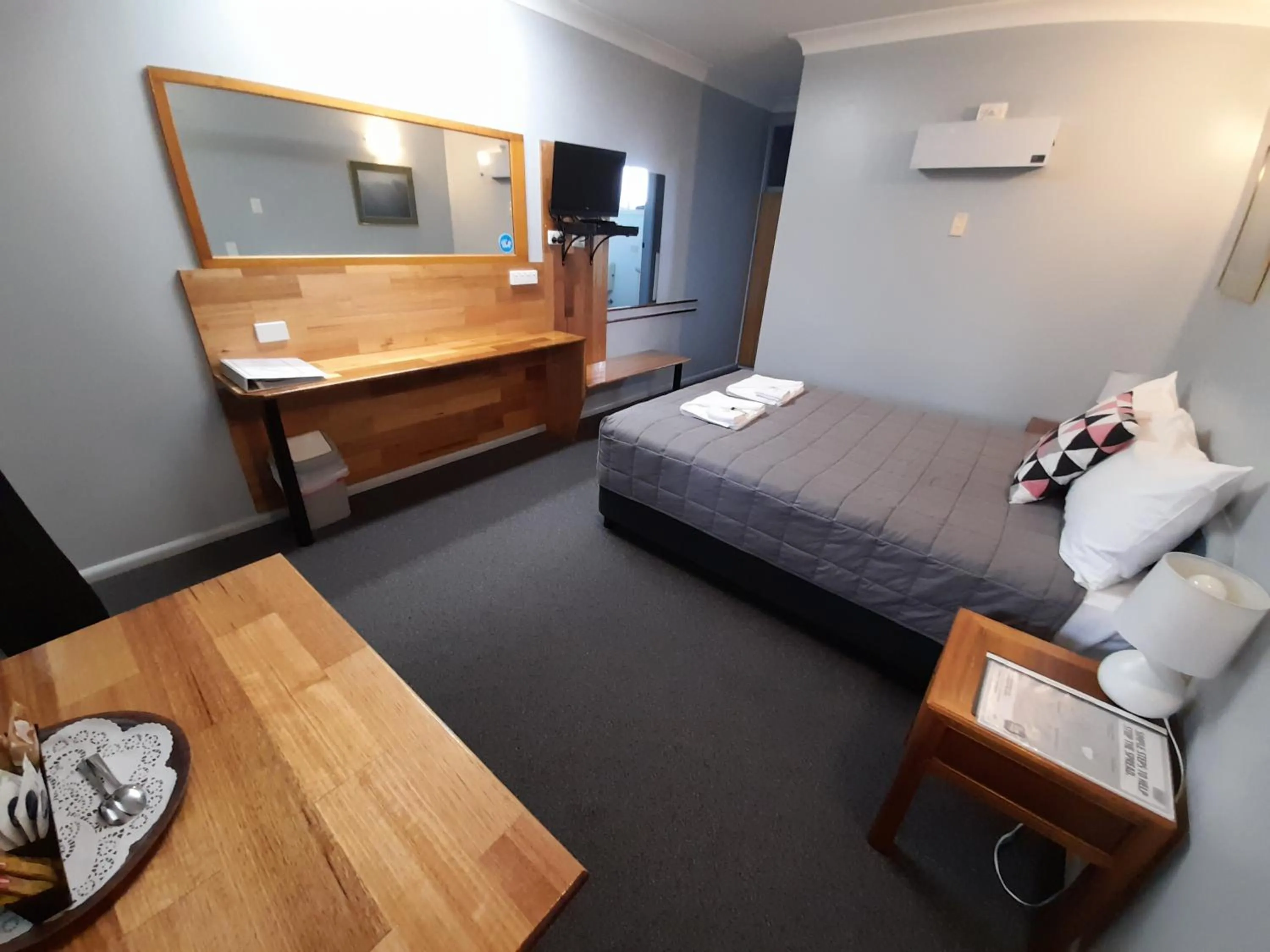 Bedroom, Bed in Civic Motel Grafton