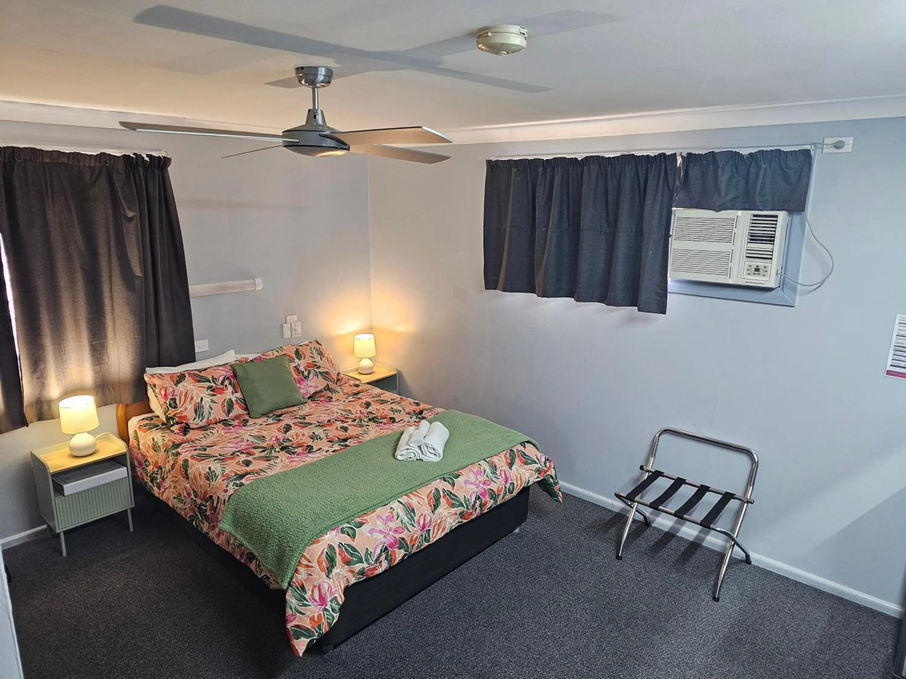 Bedroom, Bed in Civic Motel Grafton