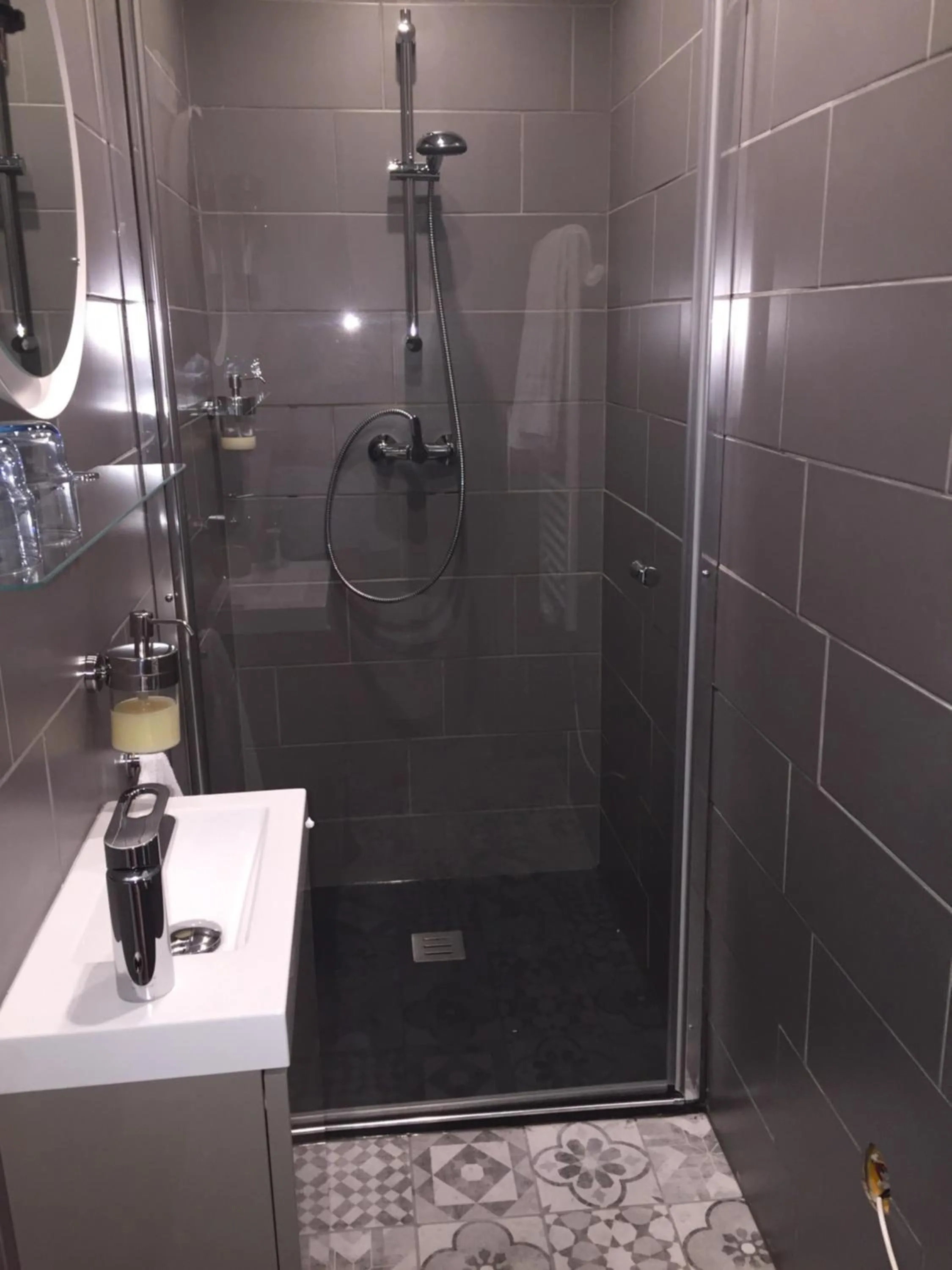 Shower in Boutique Hotel B&B Fleurie