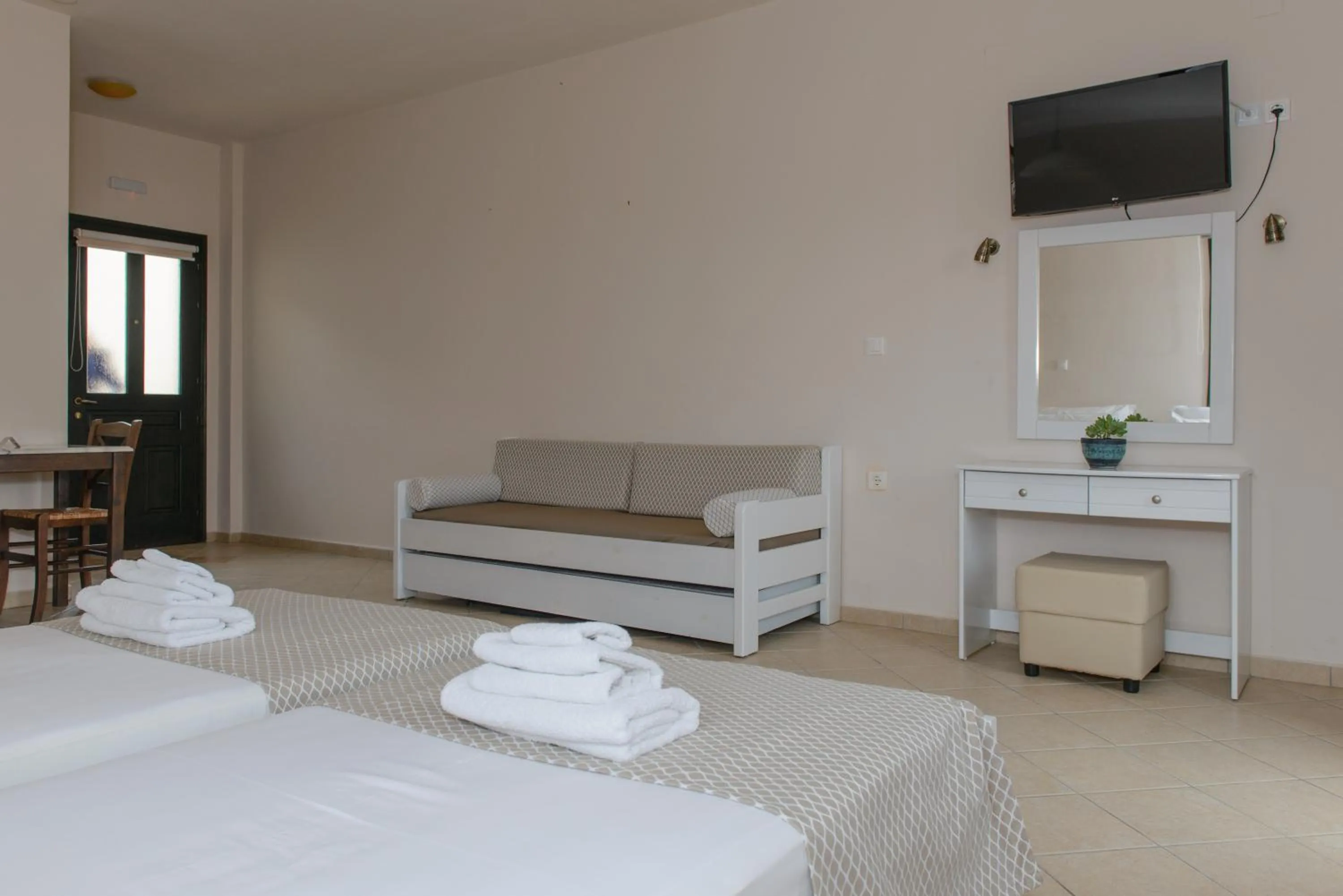 Photo of the whole room, Bed in So Nice Hotel