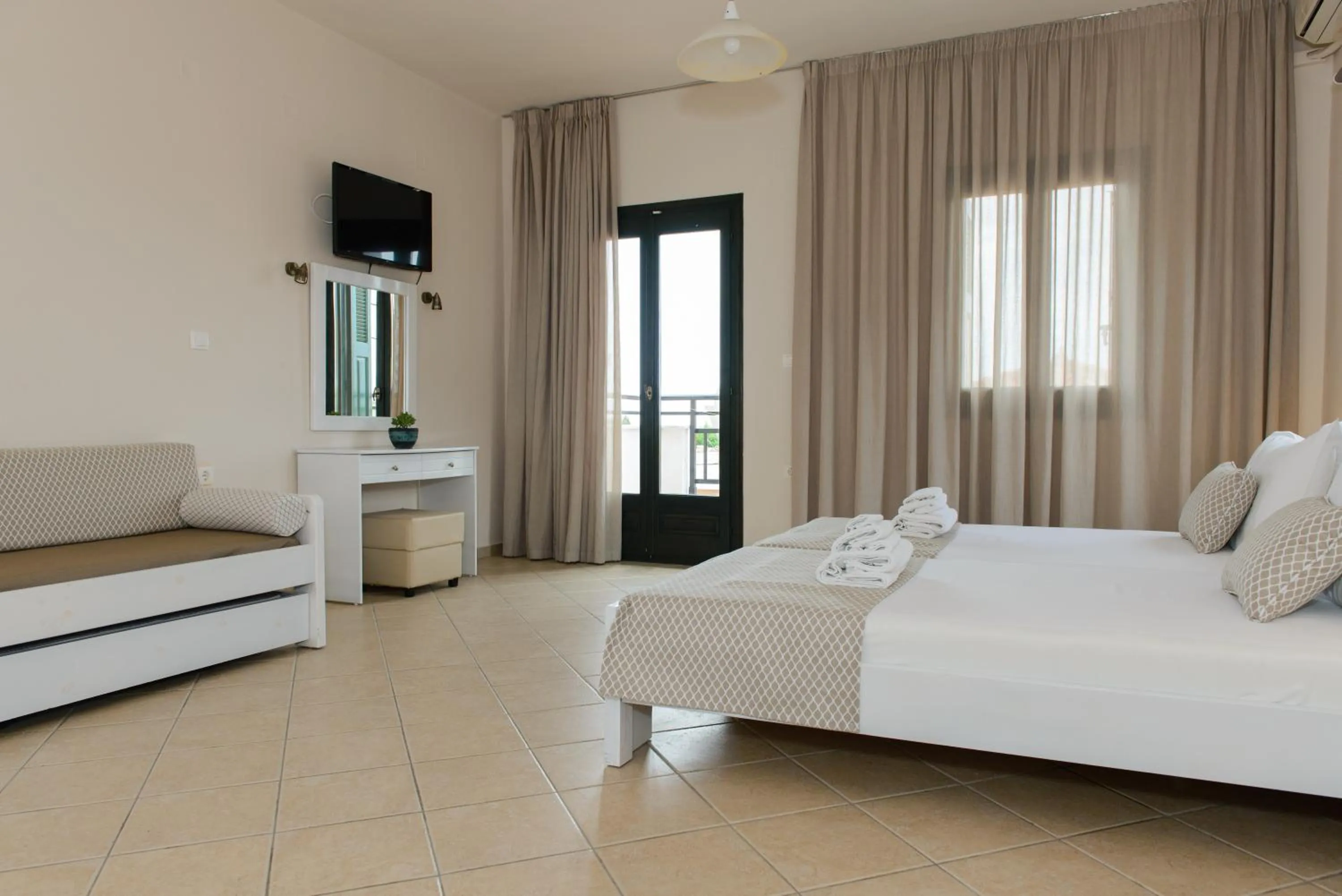 Bedroom, Bed in So Nice Hotel