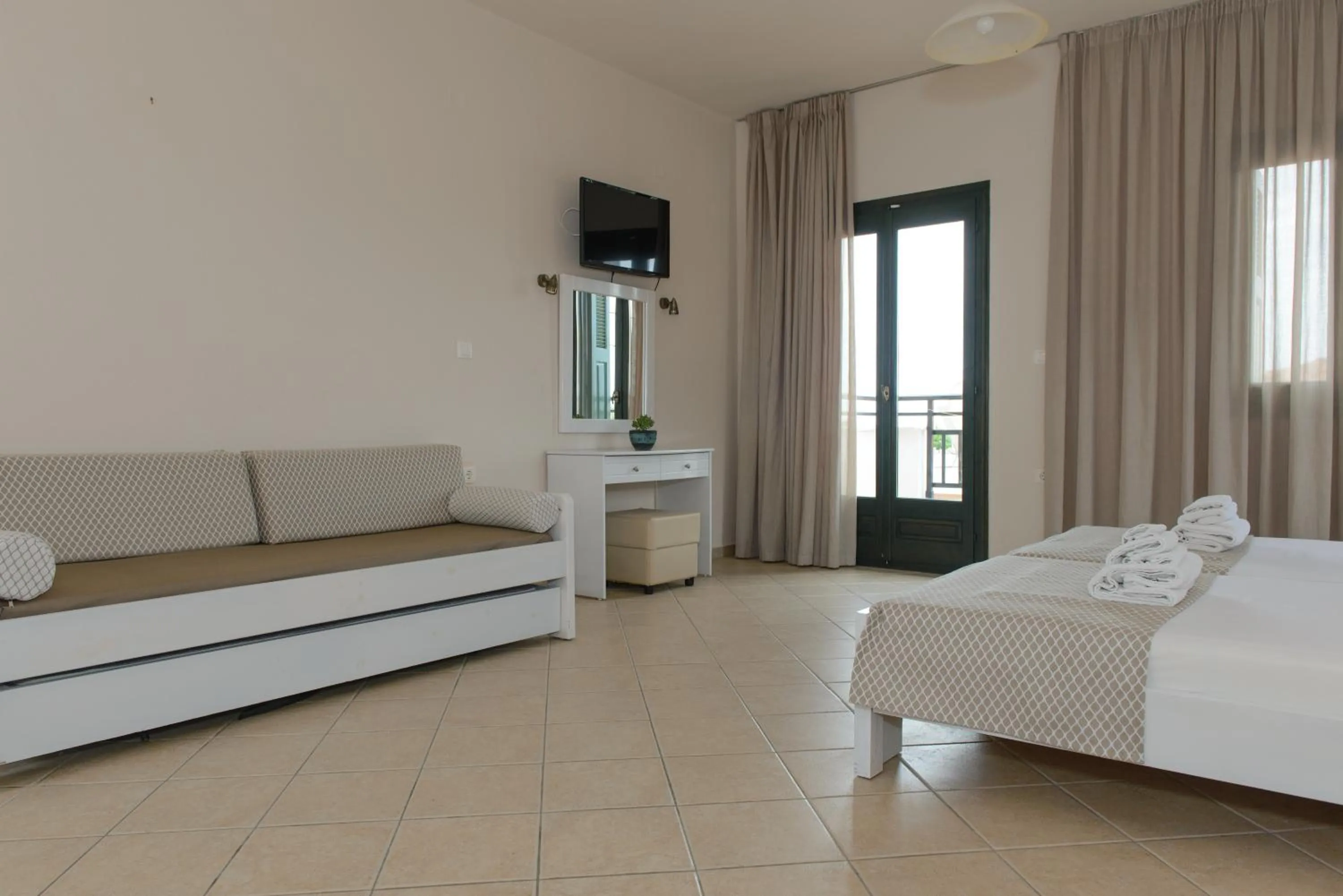 Photo of the whole room, Bed in So Nice Hotel