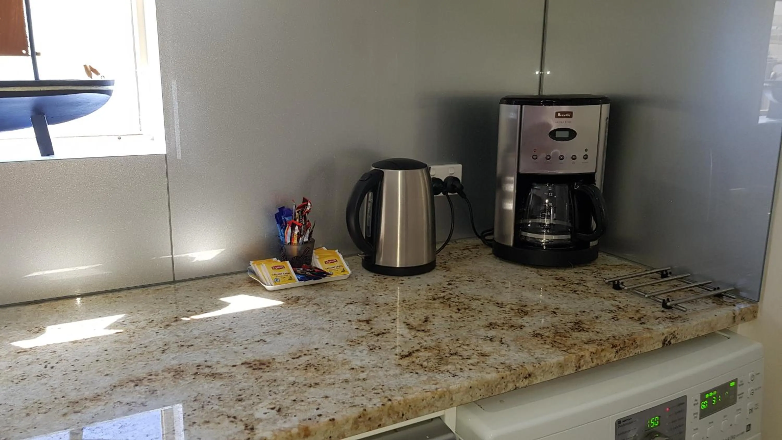 Coffee/tea facilities in Acaill Accommodation Esplanade Living Self Check-In Self Check-Out