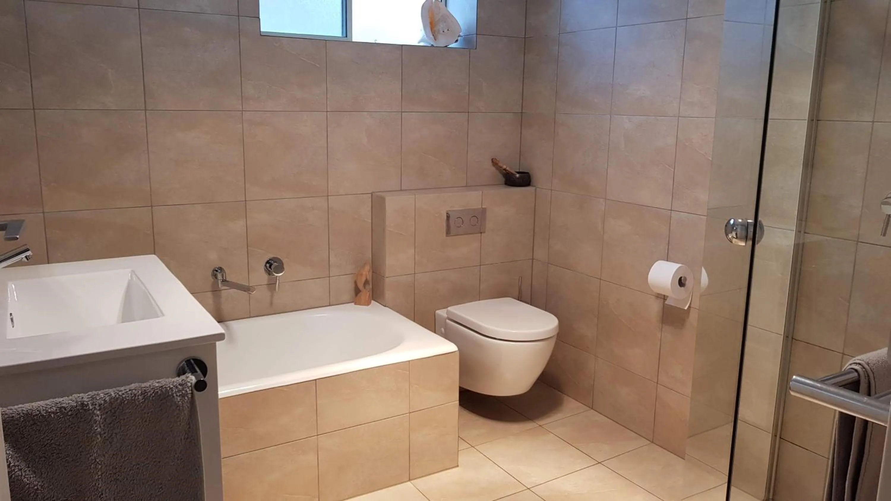 Bathroom in Acaill Accommodation Esplanade Living Self Check-In Self Check-Out