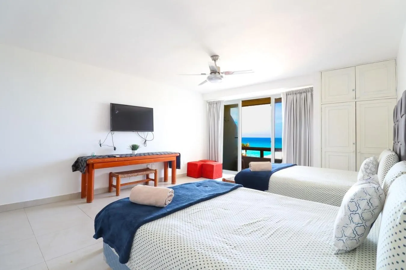 Bed in "Comfort and Sea View with Balcony"