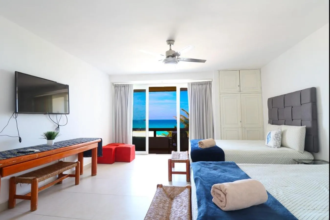 Bed in "Comfort and Sea View with Balcony"