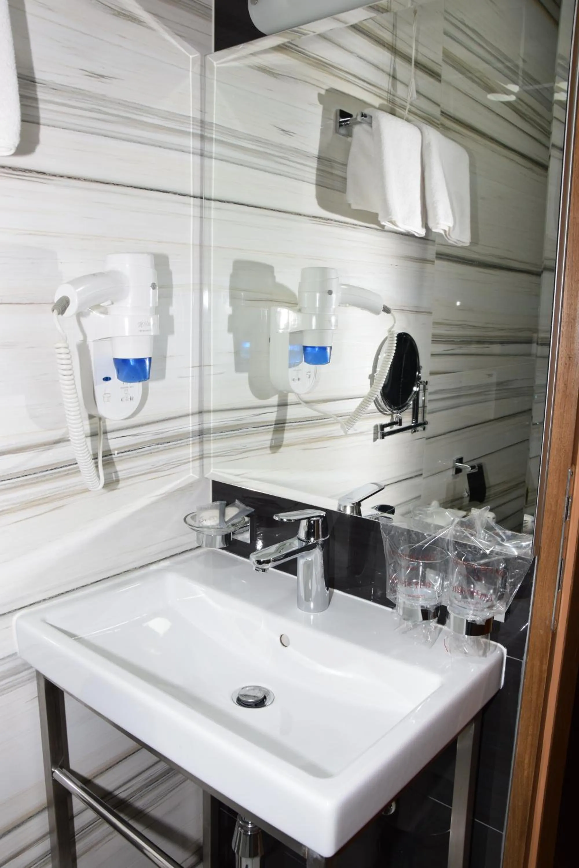 Bathroom in Hotel Elegance