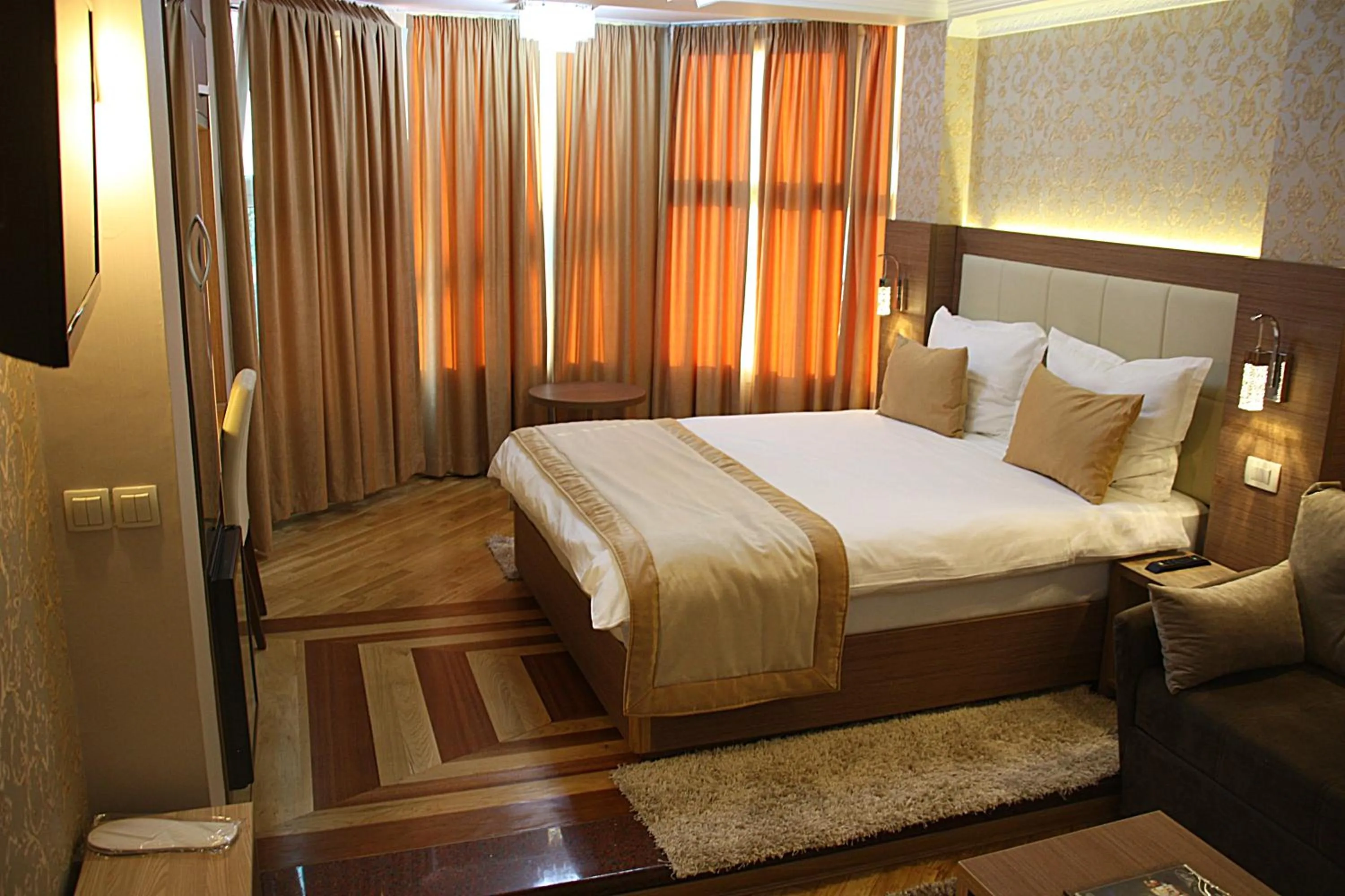 Photo of the whole room in Hotel Elegance