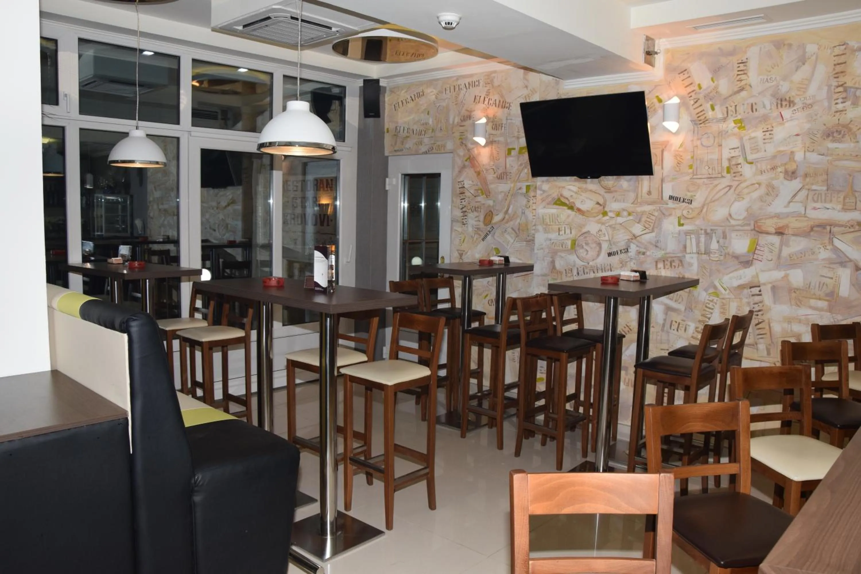 TV and multimedia in Hotel Elegance