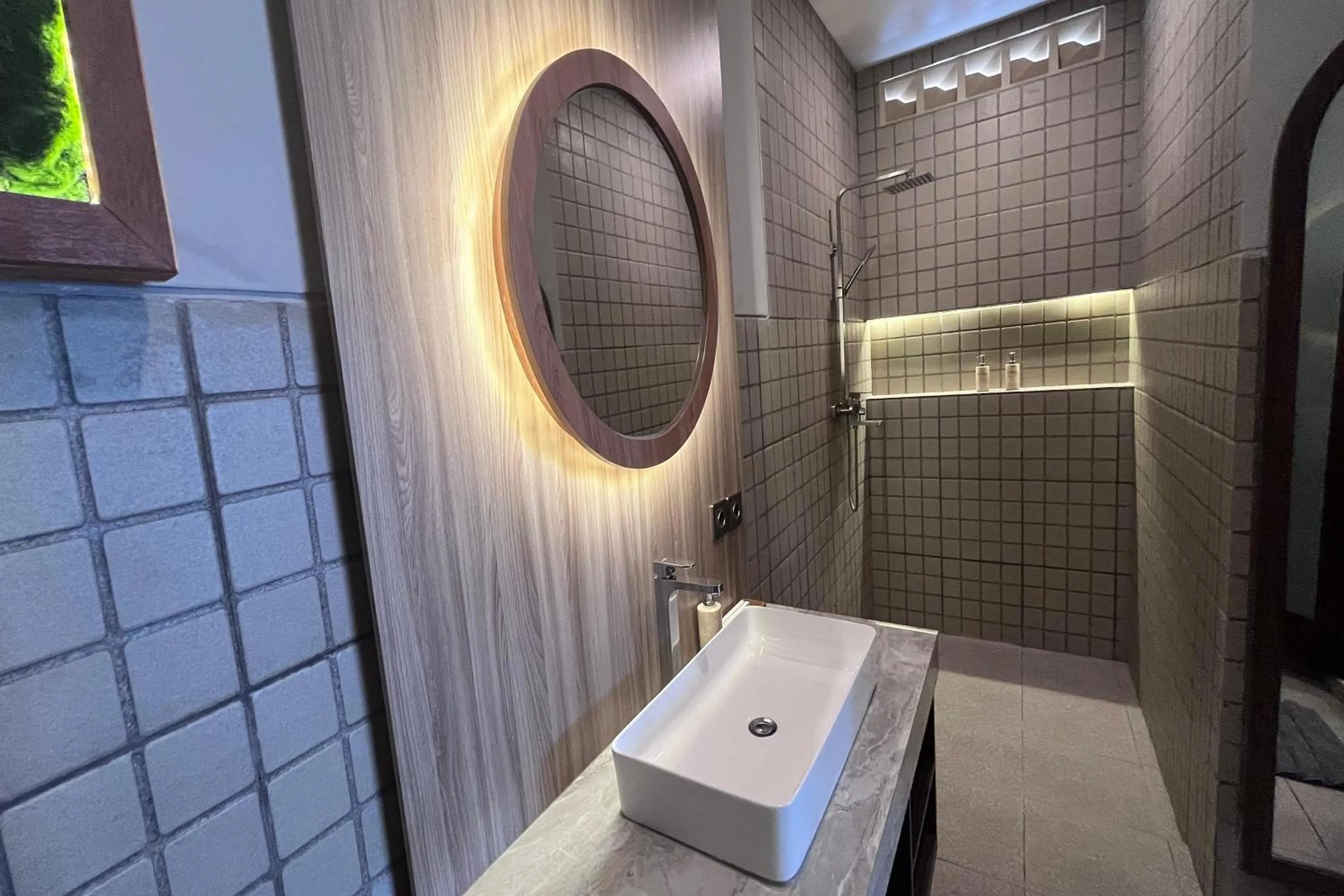 Shower in Ranala Coliving