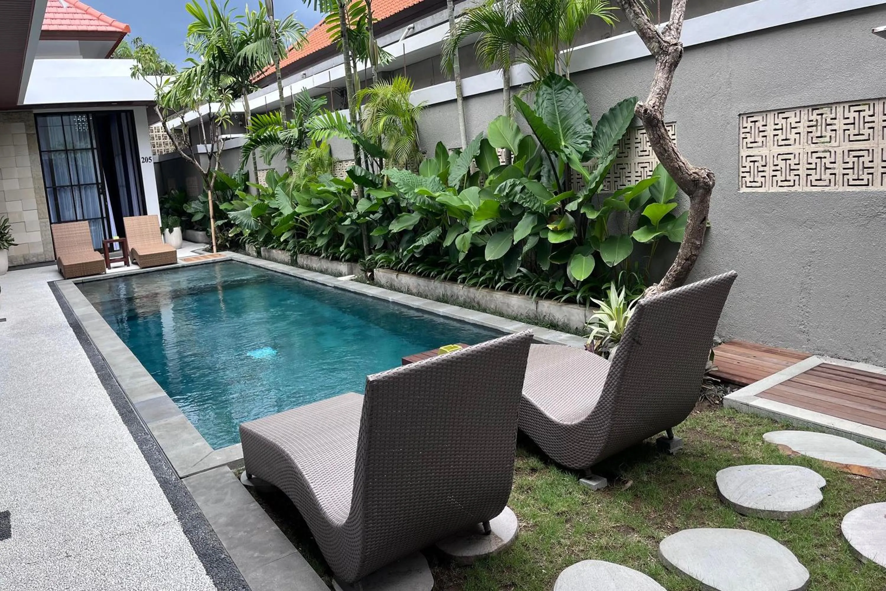 Swimming pool in Ranala Coliving