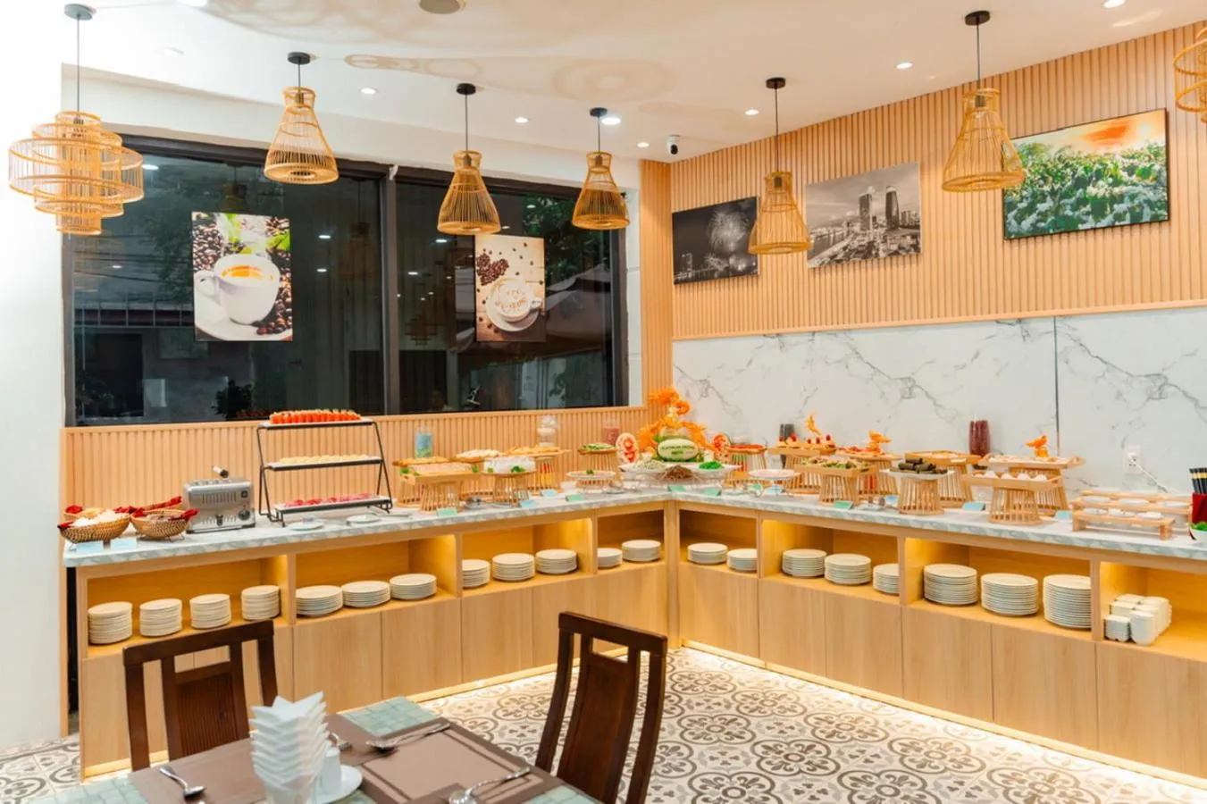 Restaurant/places to eat in Platinum Orchid Hotel Danang