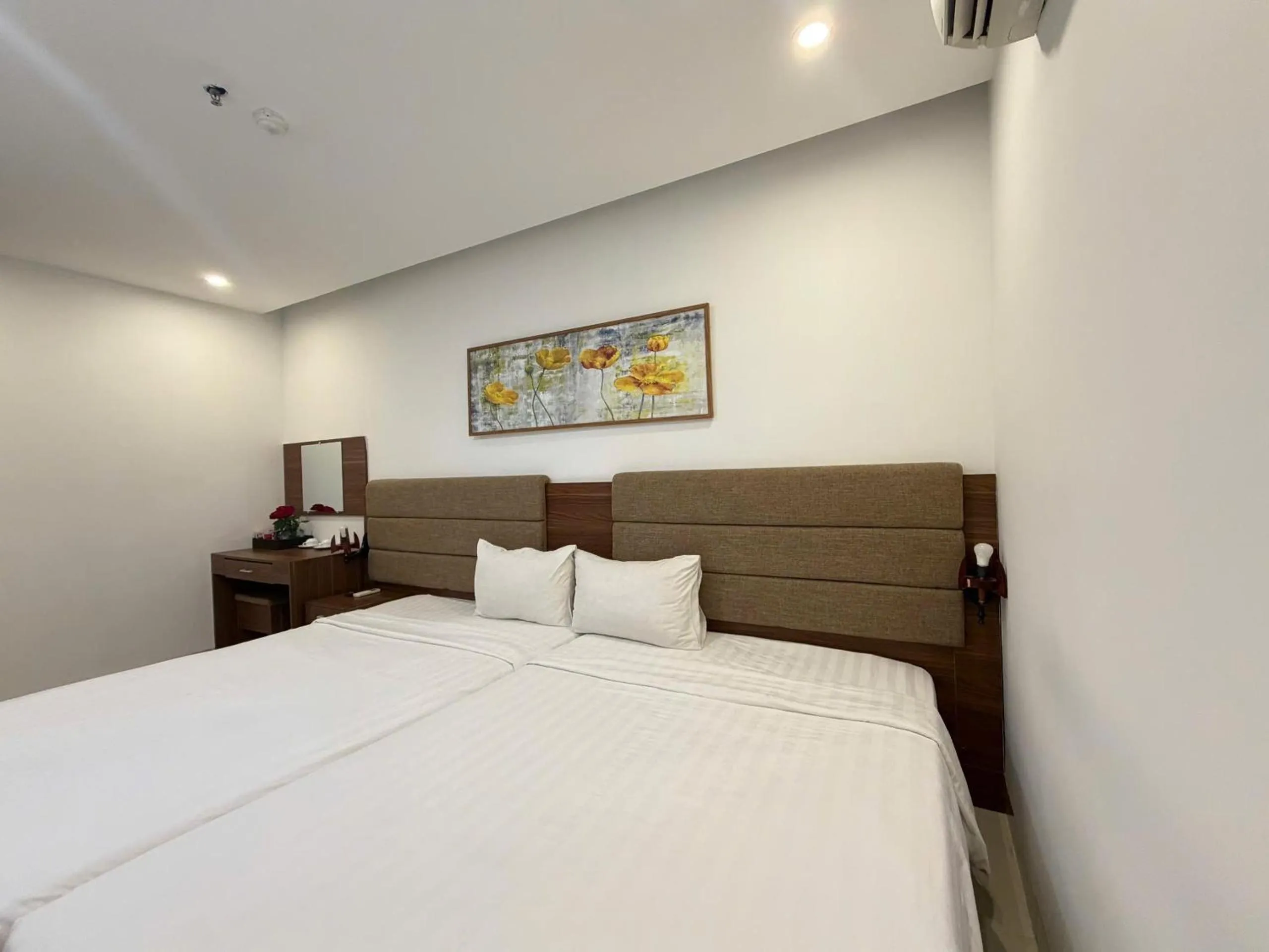 Photo of the whole room, Bed in Platinum Orchid Hotel Danang