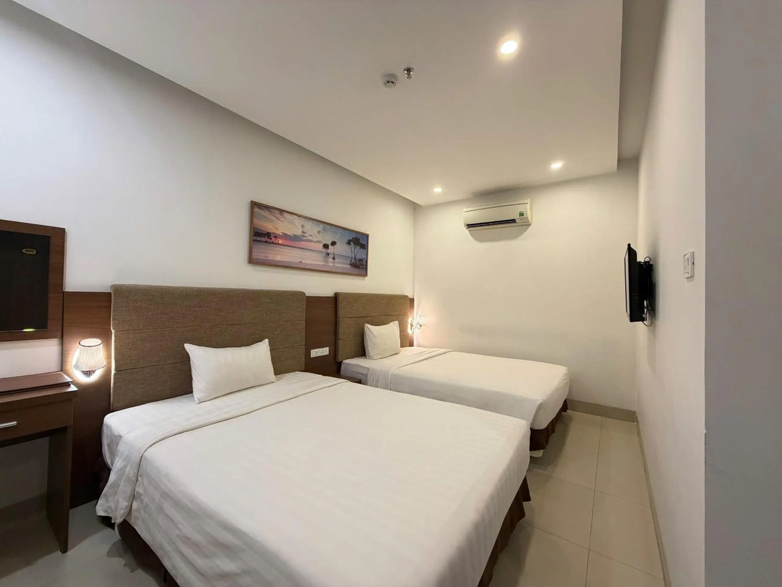 Photo of the whole room, Bed in Platinum Orchid Hotel Danang