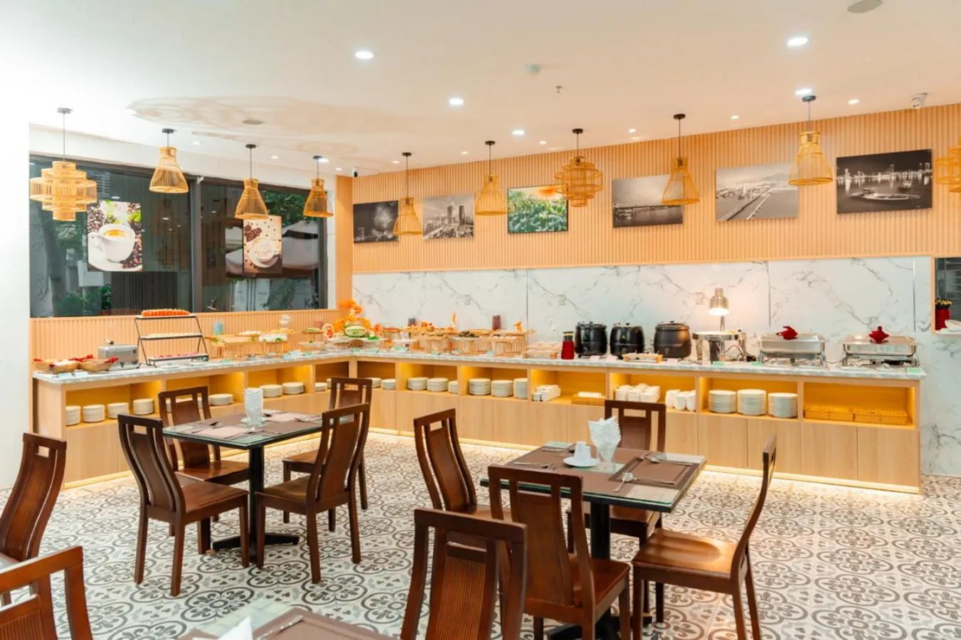 Restaurant/places to eat in Platinum Orchid Hotel Danang