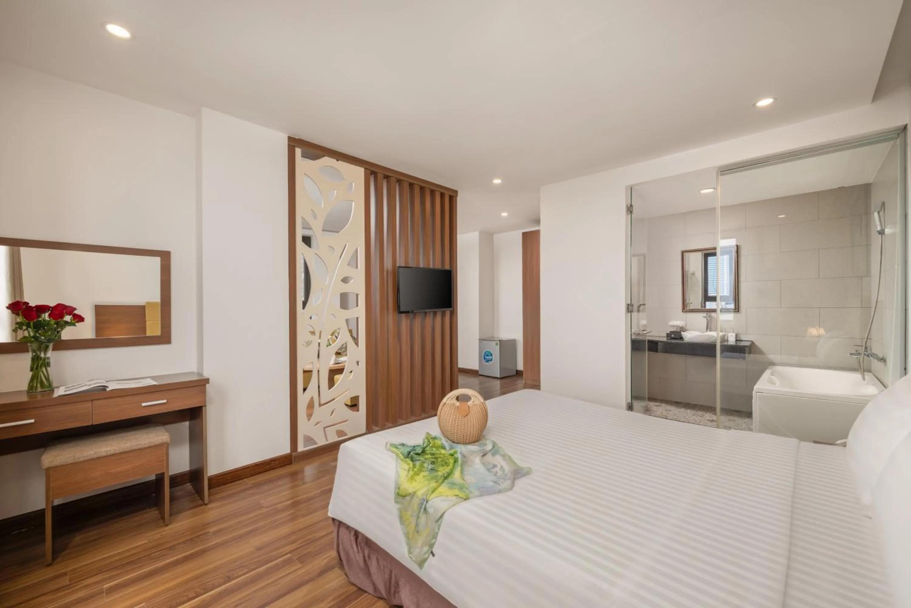 Bathroom, Bed in Platinum Orchid Hotel Danang