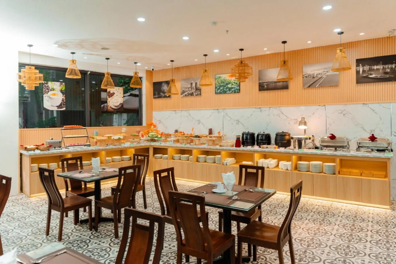 Restaurant/places to eat in Platinum Orchid Hotel Danang