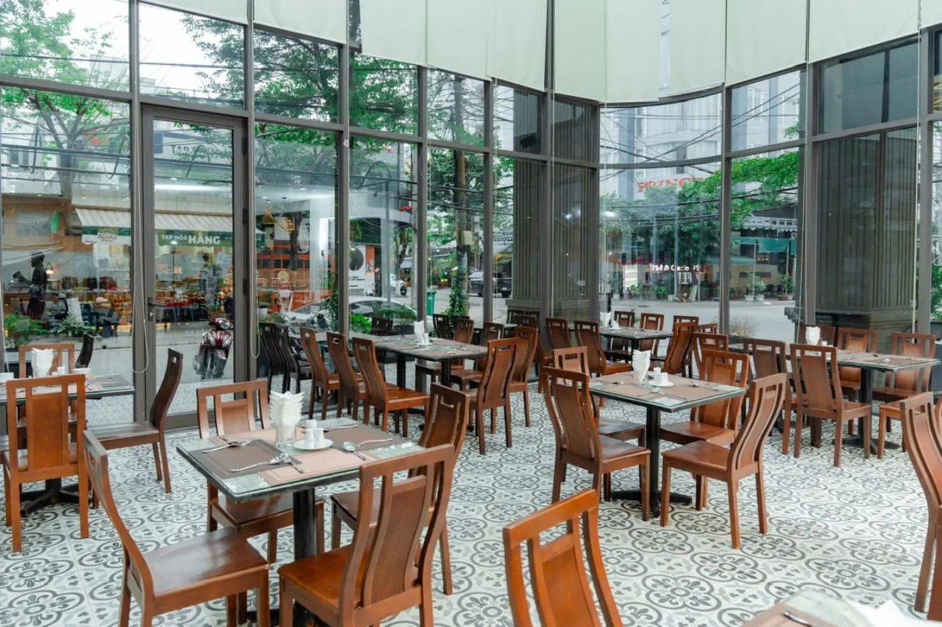 Restaurant/places to eat in Platinum Orchid Hotel Danang