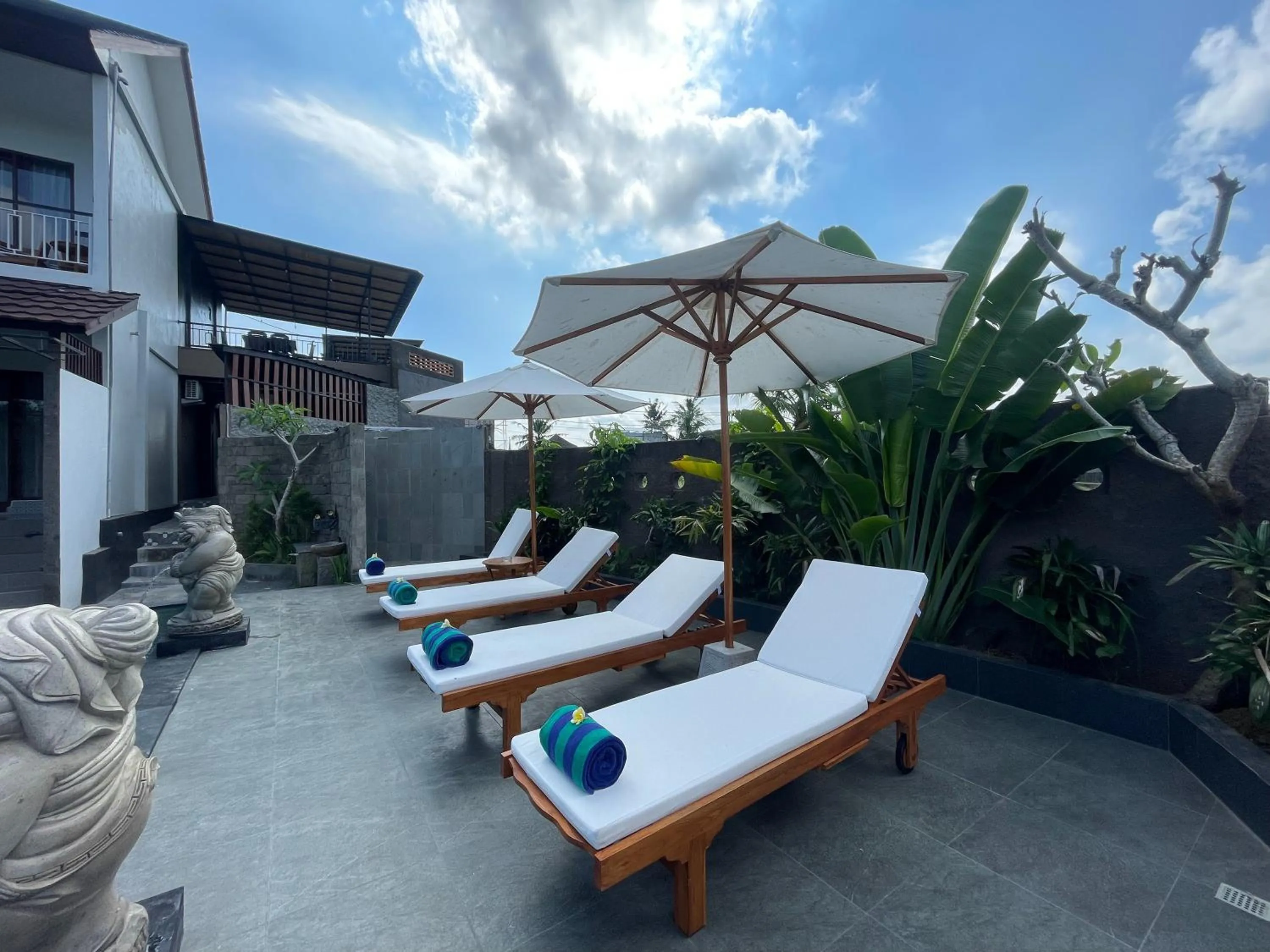 Seating area in Nivaluma