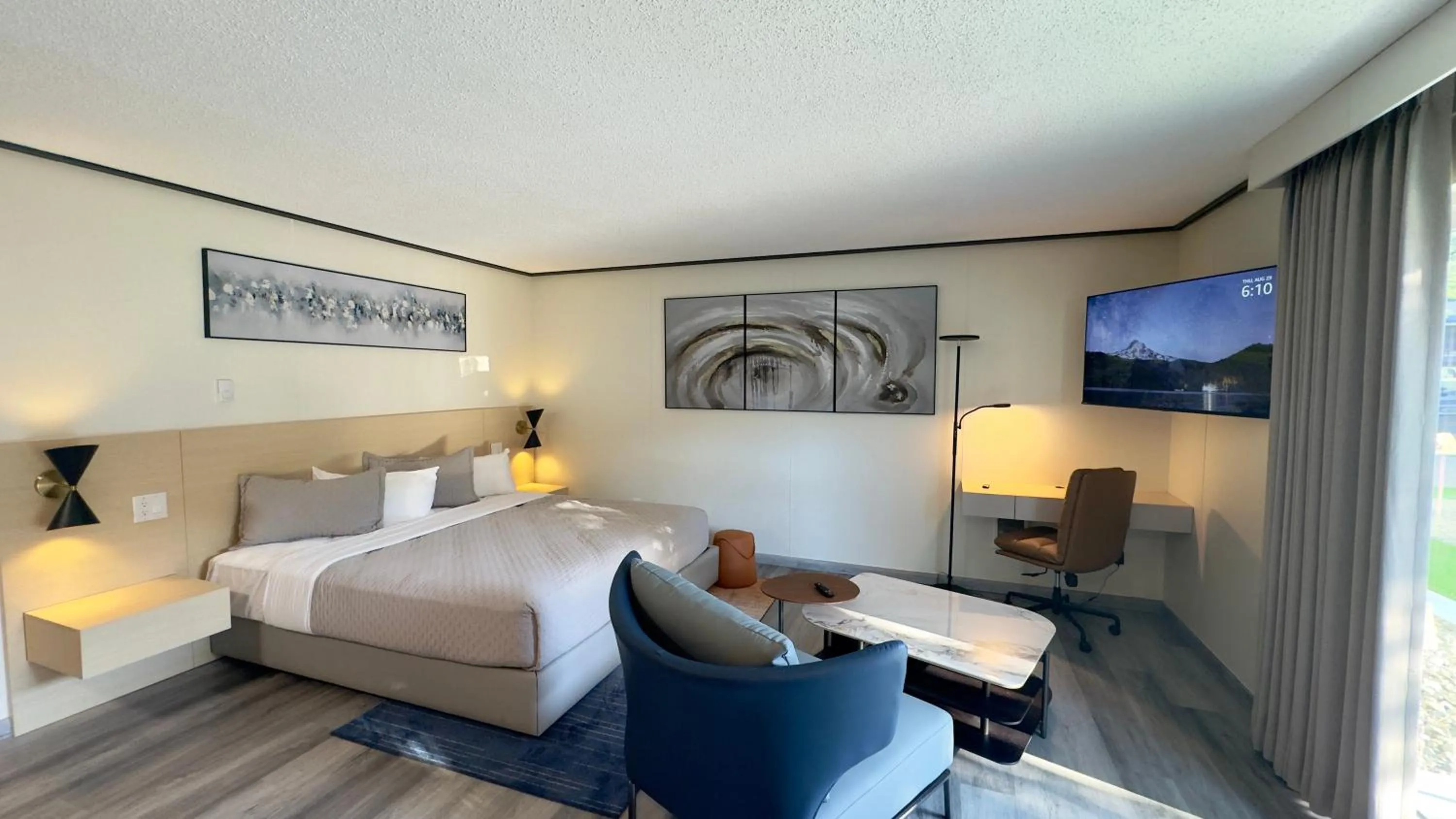 Bed in Interurban Suites Hotel